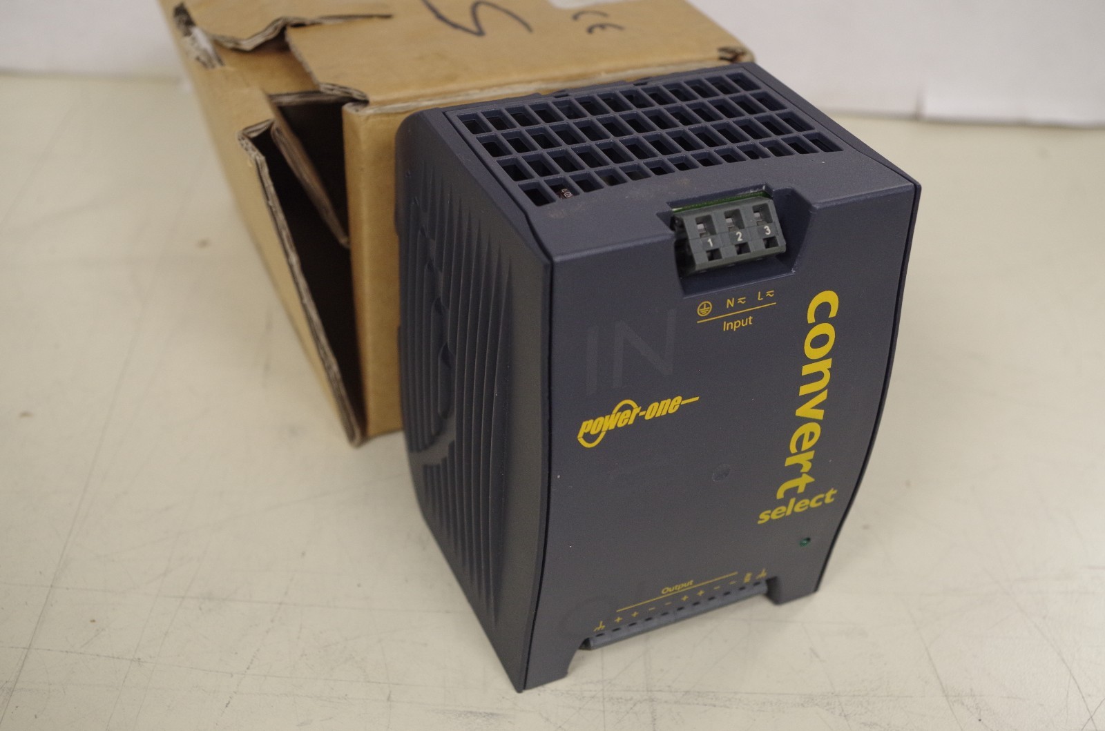 POWER ONE AC-DC DC-DC CONVERTER 100-240VAC TO 24.7VDC @ 5AMPS DIN RAIL NEW