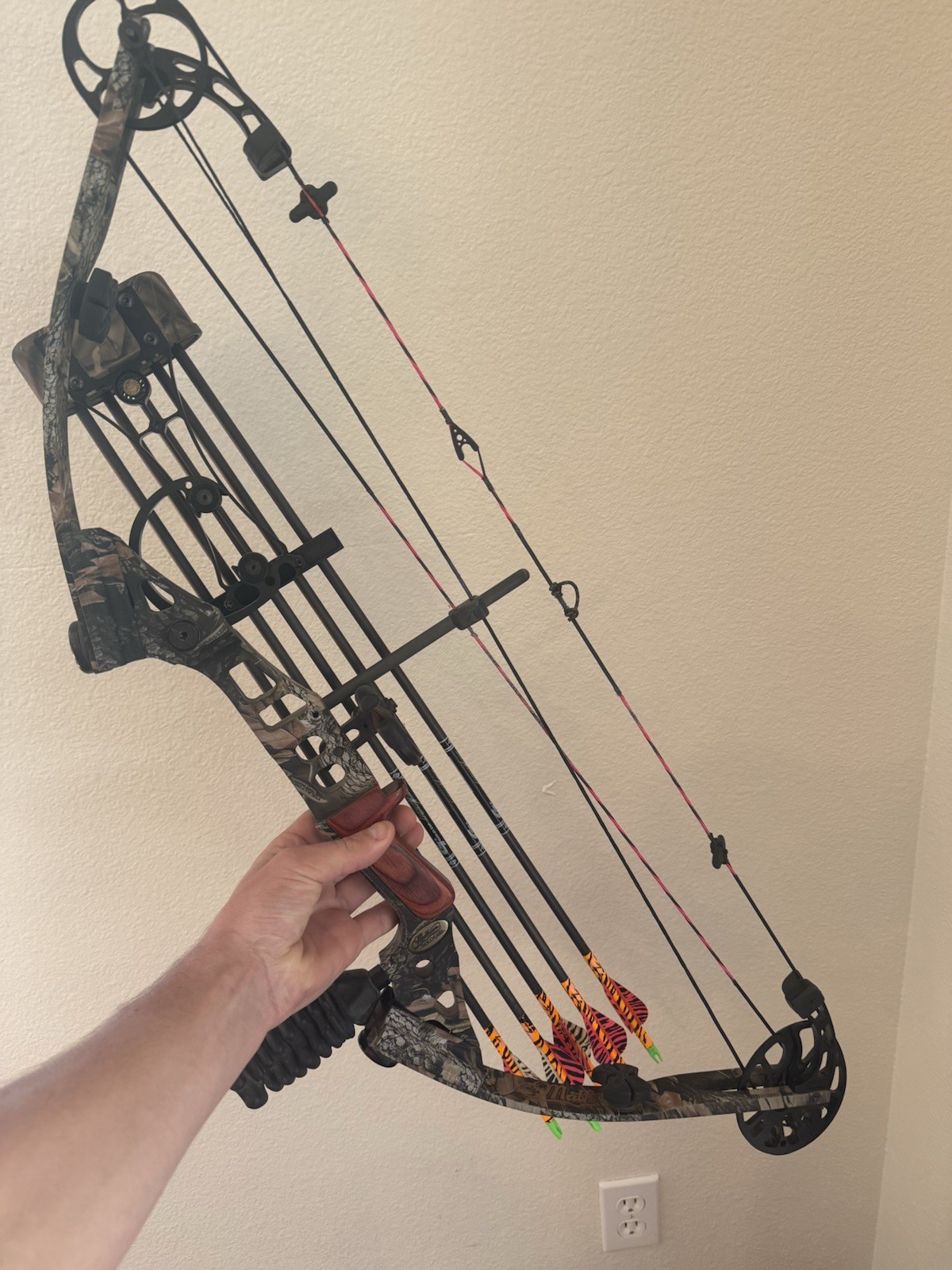 Mathews Archery Mustang Compound Bow Custom 40/24 RH CAMO PACKAGE