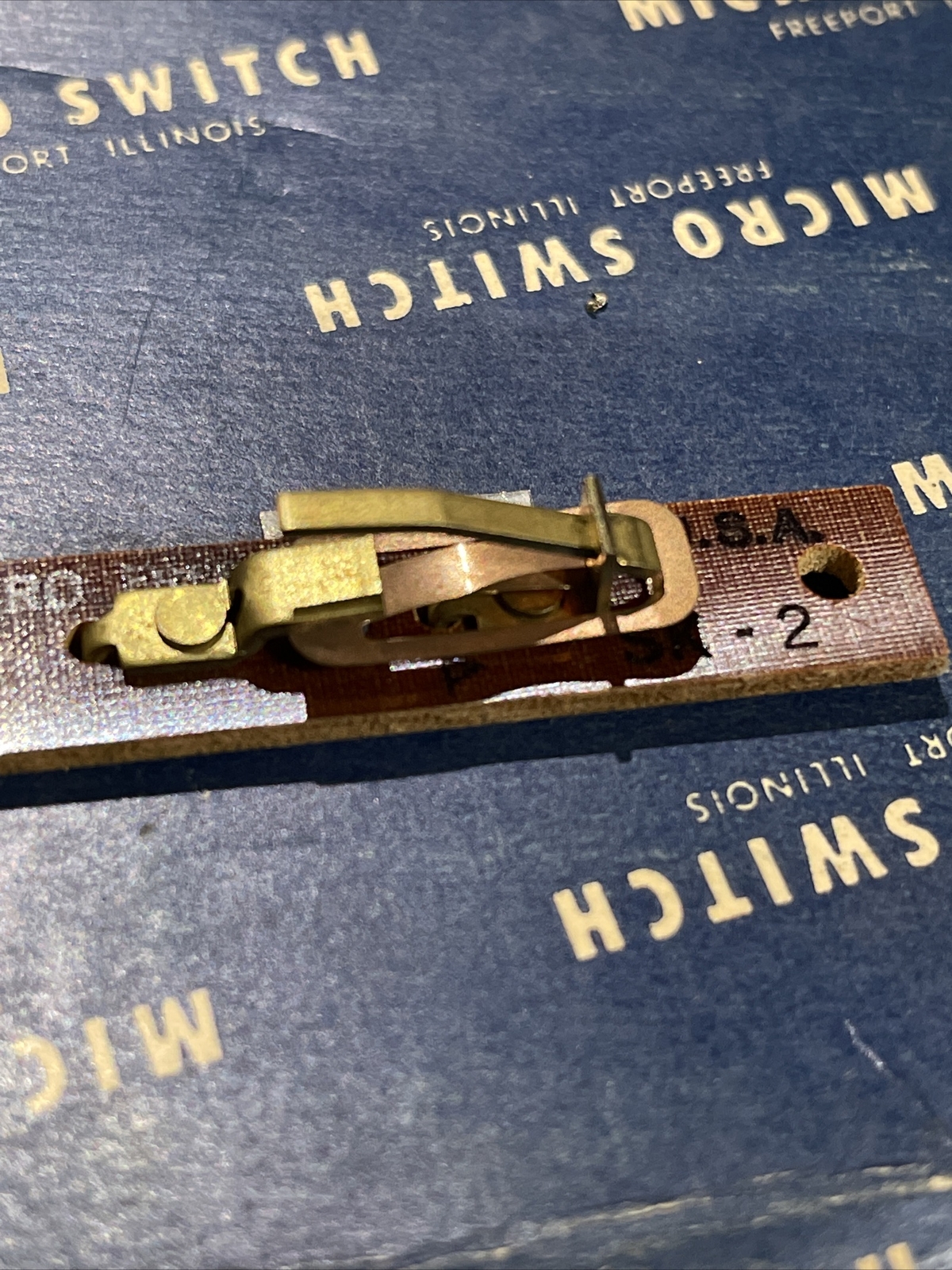 42 VINTAGE HONEYWELL MICRO SWITCH SK2 7A