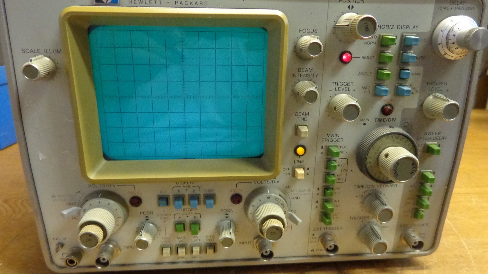 Hewlett Packard HP Model 1740A 100 MHz 2 Channel Oscilloscope