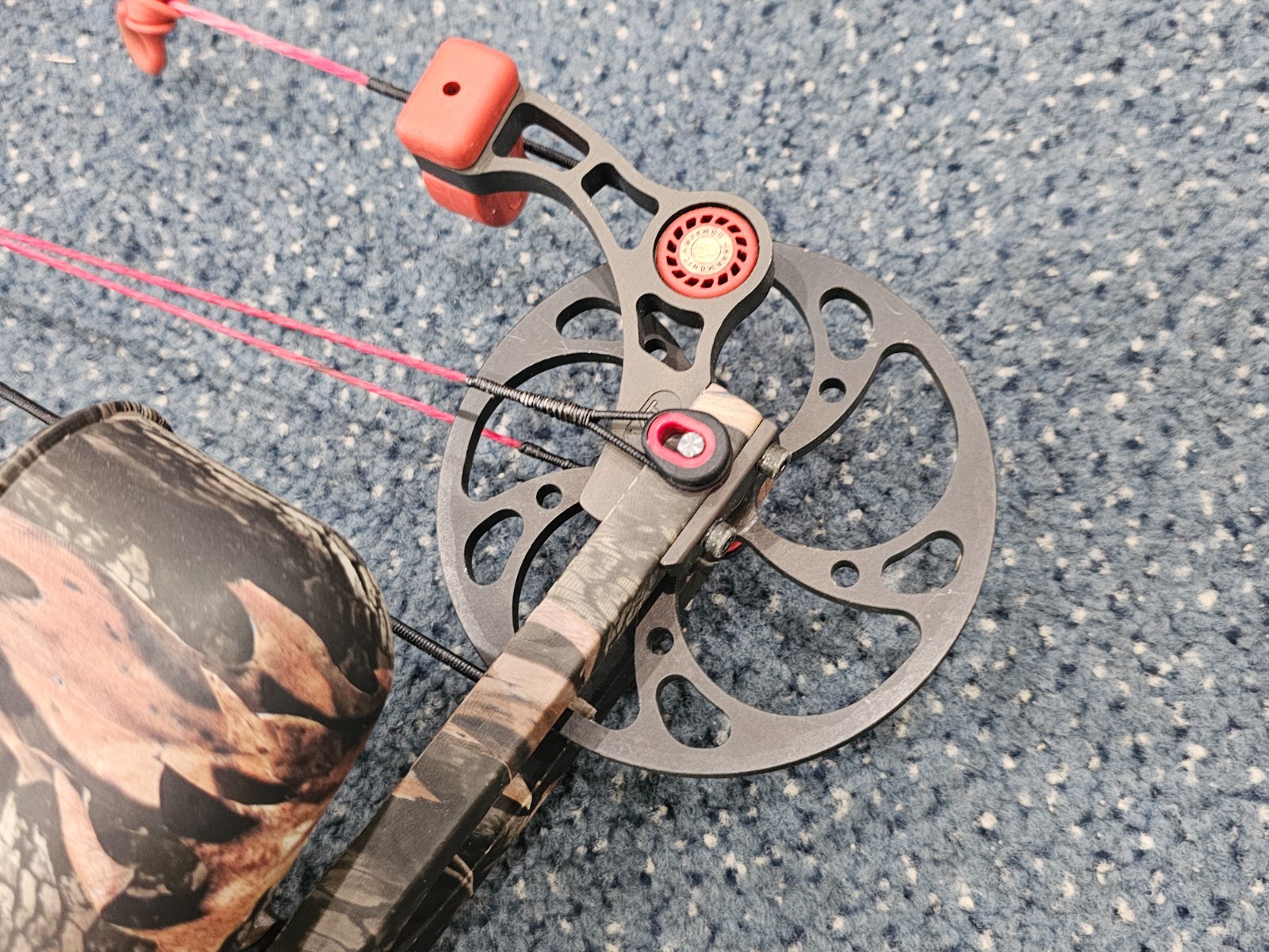 Mathews Switchback XT Compound Bow 70# Draw Weight Right Hand w/ Case