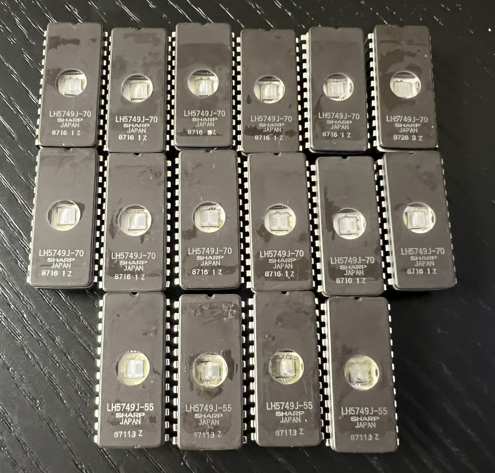 Lot of 16 Vintage Sharp LH5749J UV EPROM IC - LH5749J-55 & LH5749J-70 -Untested