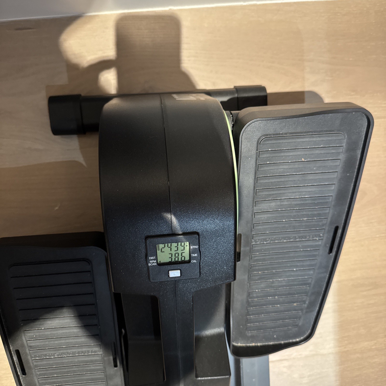Cubii JR2 Under-Desk Elliptical Green