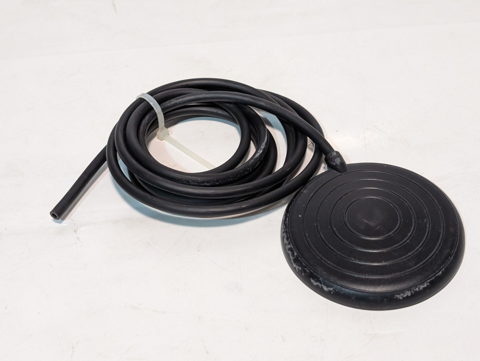 Herga 6448-0029 low-profile, foot-operated air bellow actuator control pedal