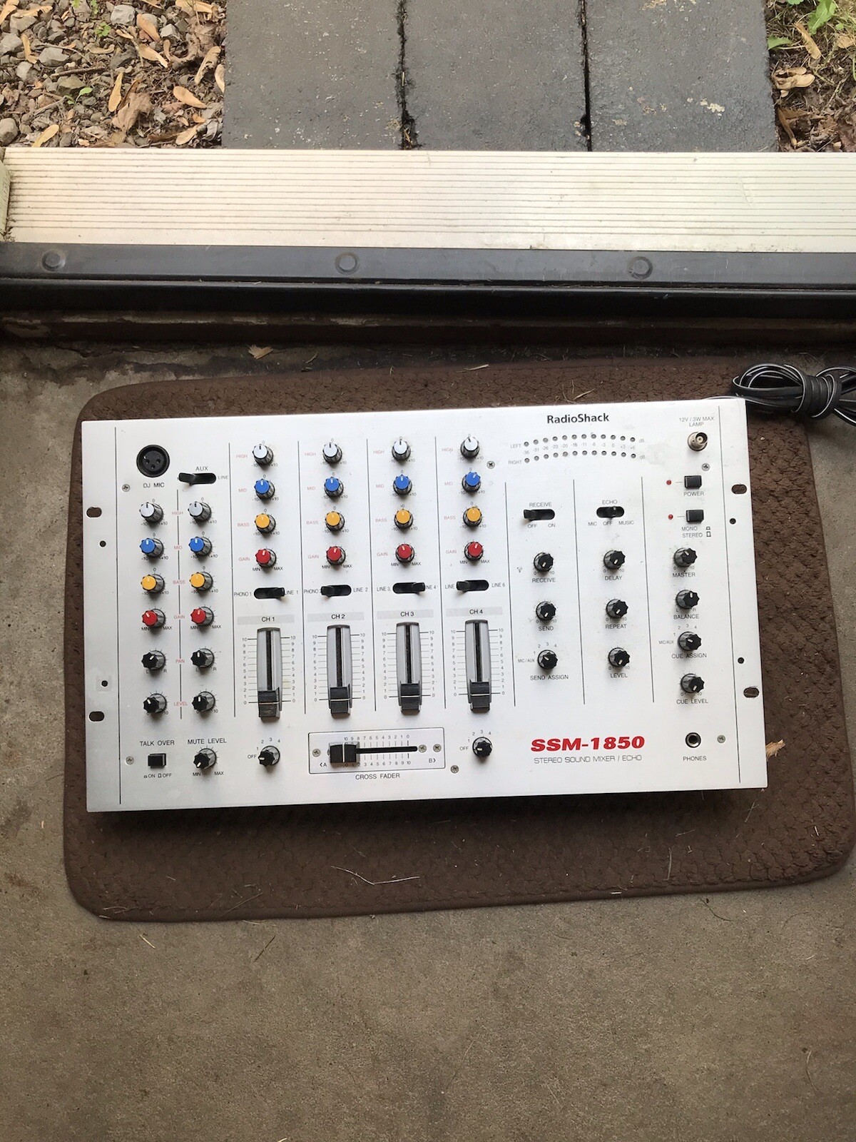 SSM-1850 RadioShack DJ Mixer Stereo Sound Mixer - Sound Effect - Echo