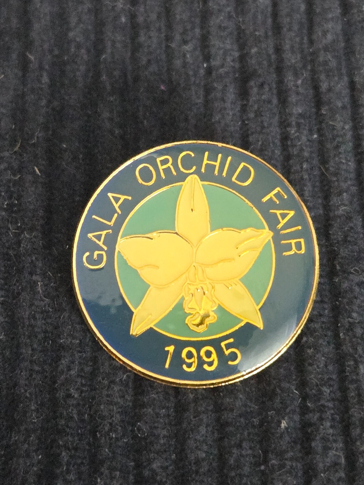GALA ORCHID FAIR 1995 ➔ ORCHID ➔ Pin / Lapel Pin *From Collection* 16774