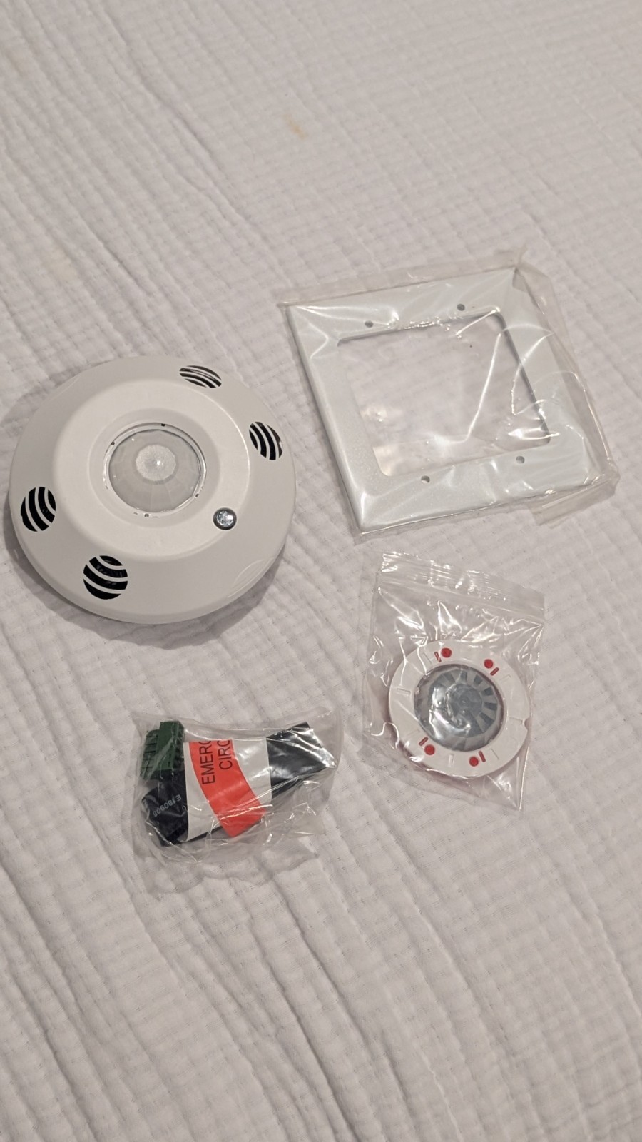 Leviton ODC10-MDW 120-277V 1000 Sq Ft Occupancy Sensor Ceiling, White