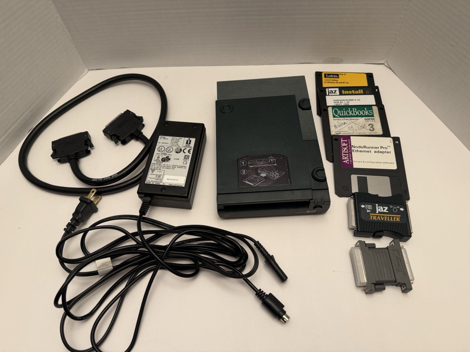 Iomega Jaz 1 GB SCSI External Drive V1000S w/ Disks & Cords - UNTESTED