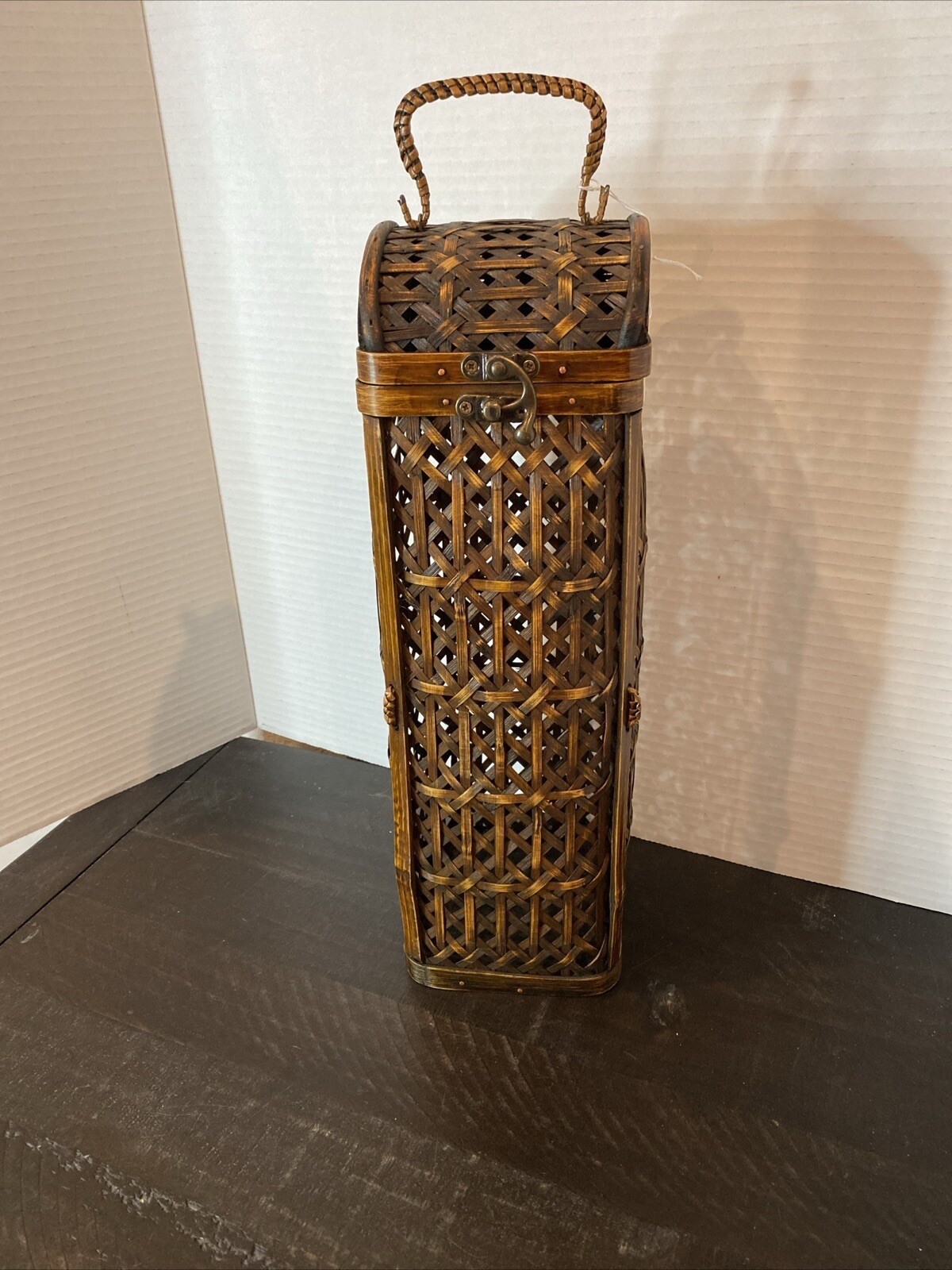 Wicker Handmade Wine Box With Latch