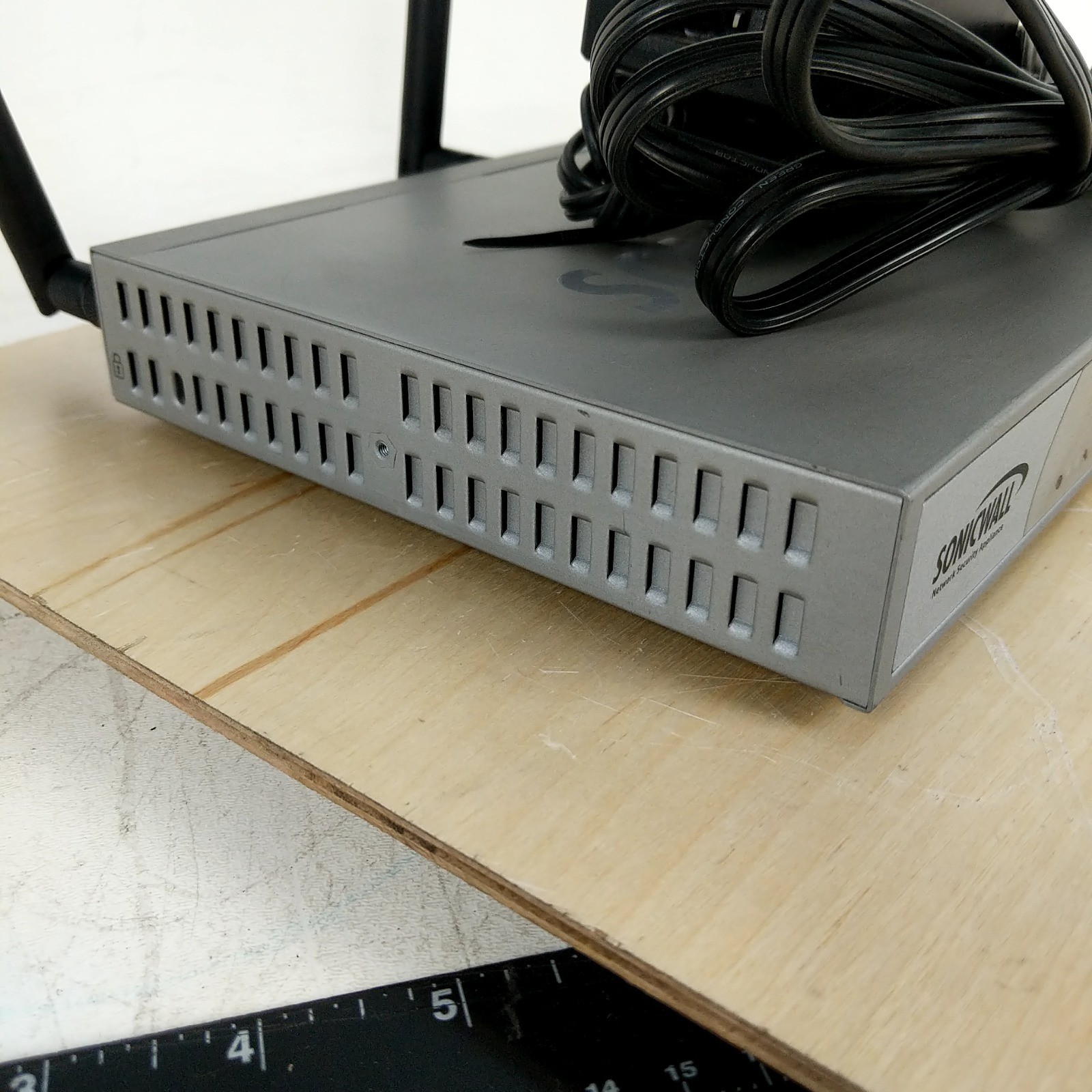 SonicWall NSA 250M Wireless-N Network Security Appliance Firewall + AC Adapter