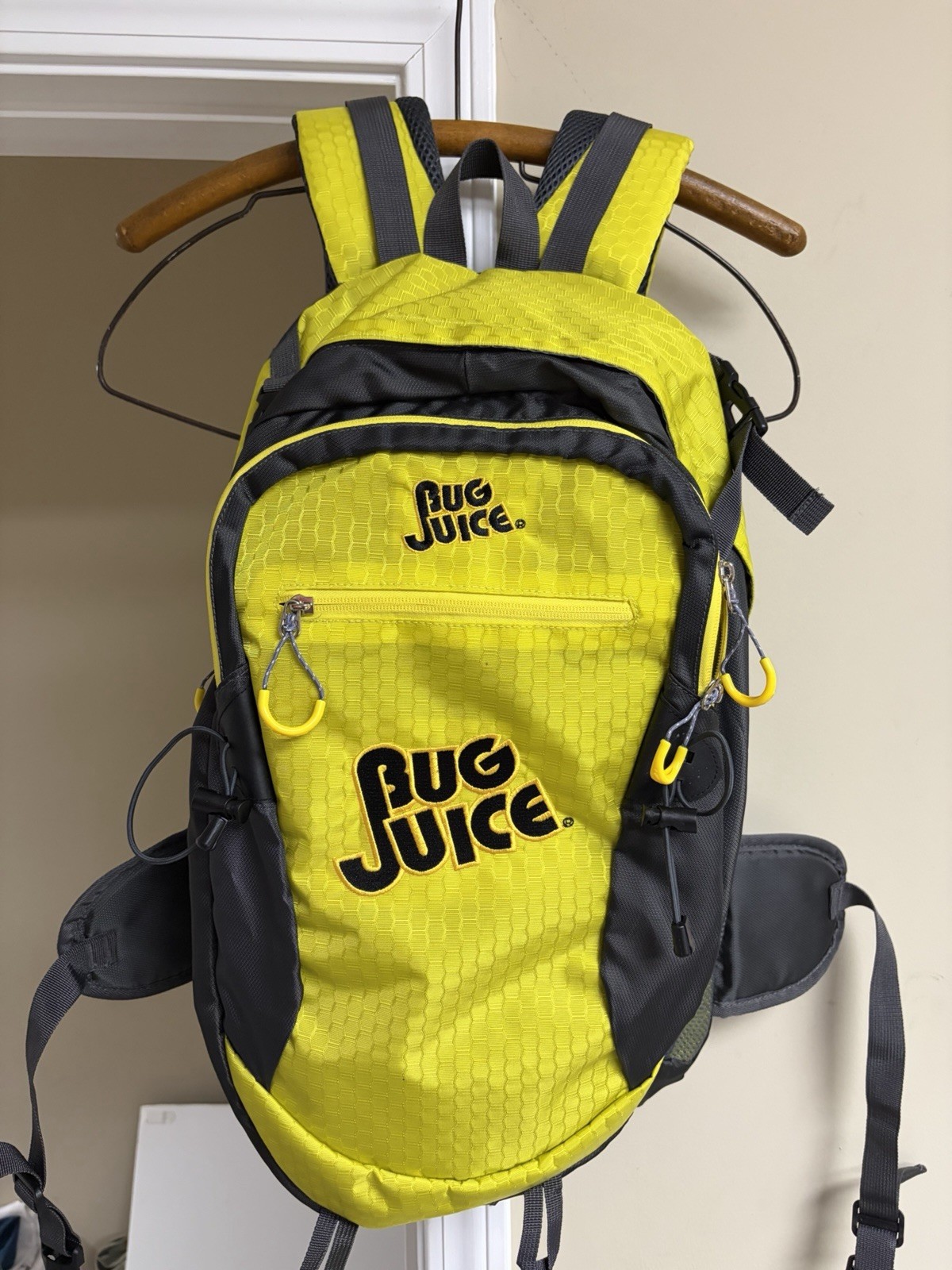 NWOT Bug Juice Backpack Yellow Gray Hiking Adjustable Straps Multiple Pockets