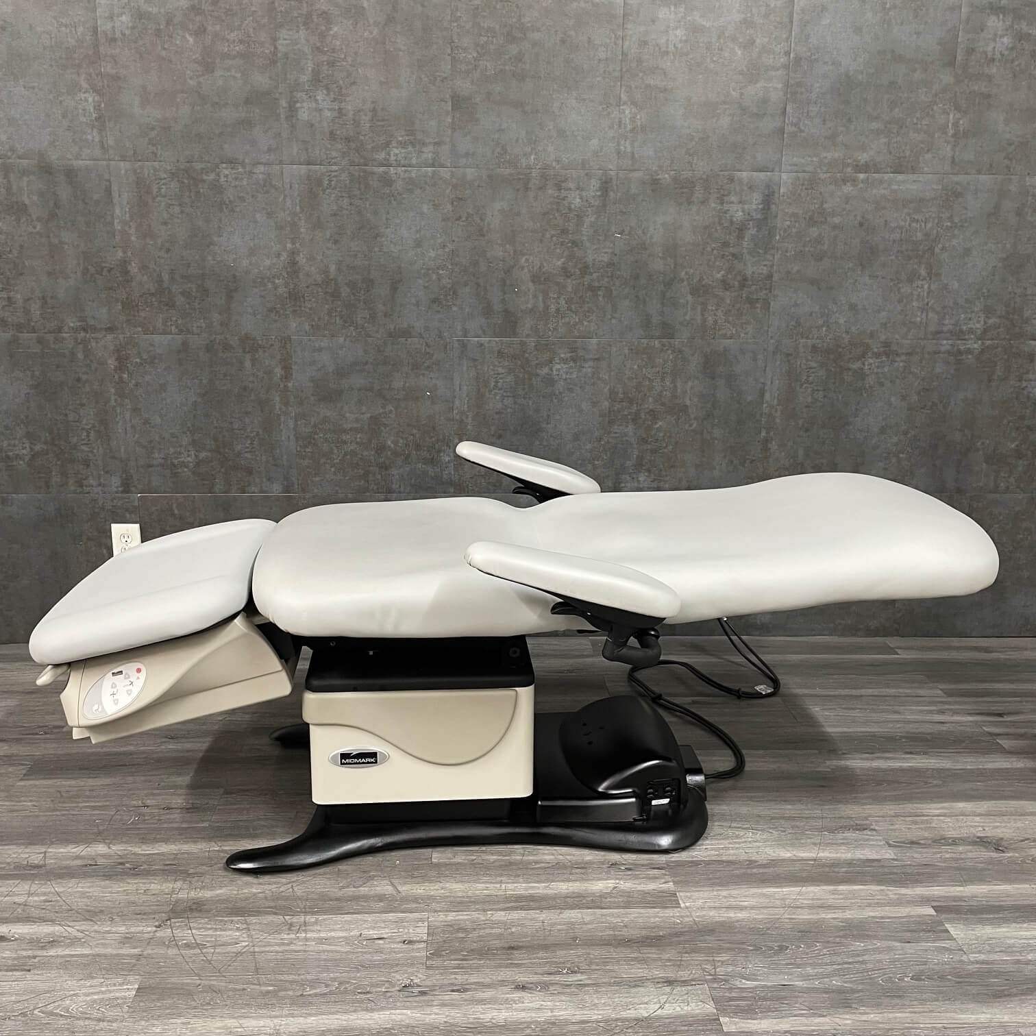 Midmark 646 Podiatry Chair