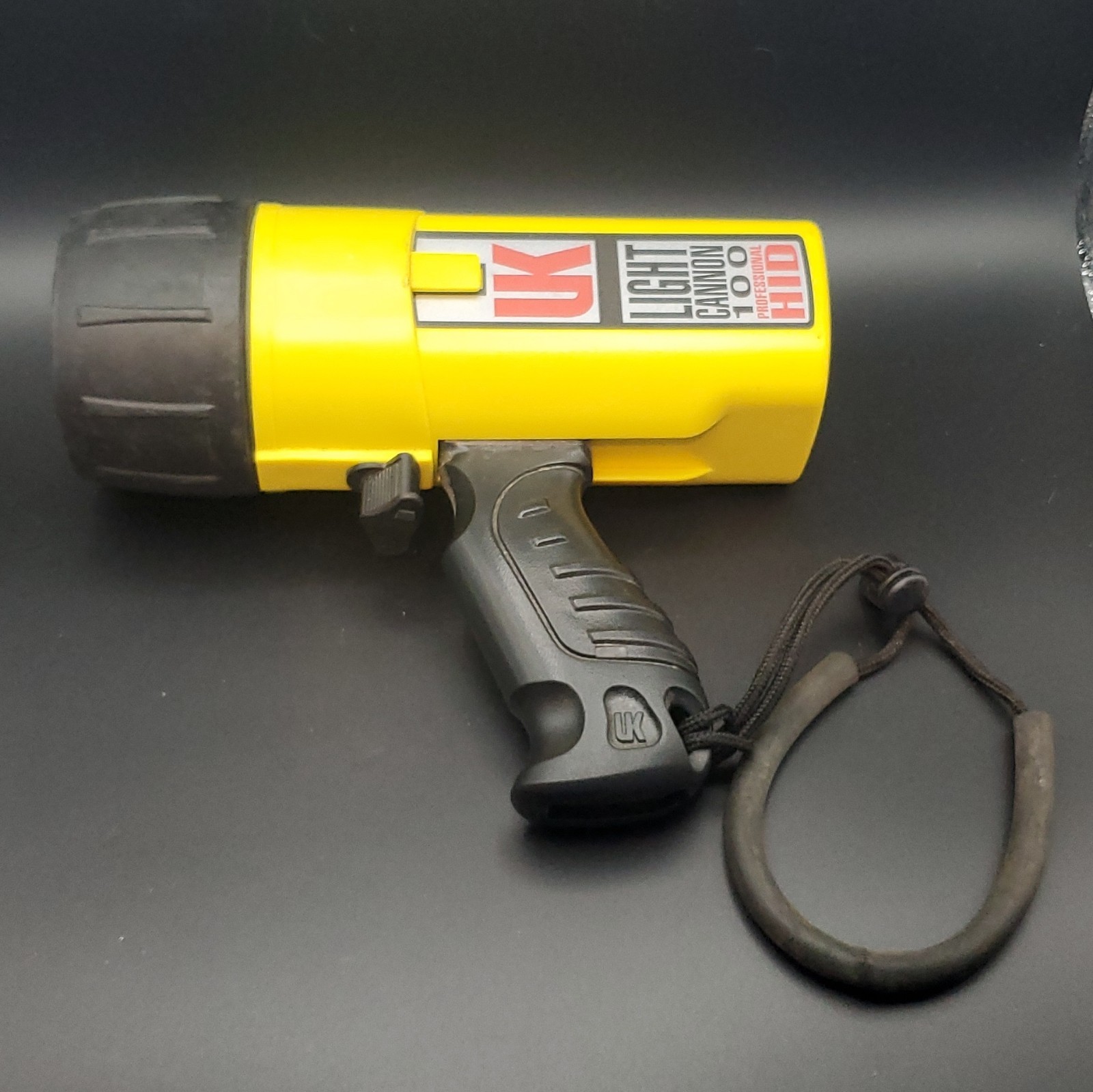 Underwater Kinetics Light Cannon 100 Yellow Pro HID Dive Light - UNTESTED