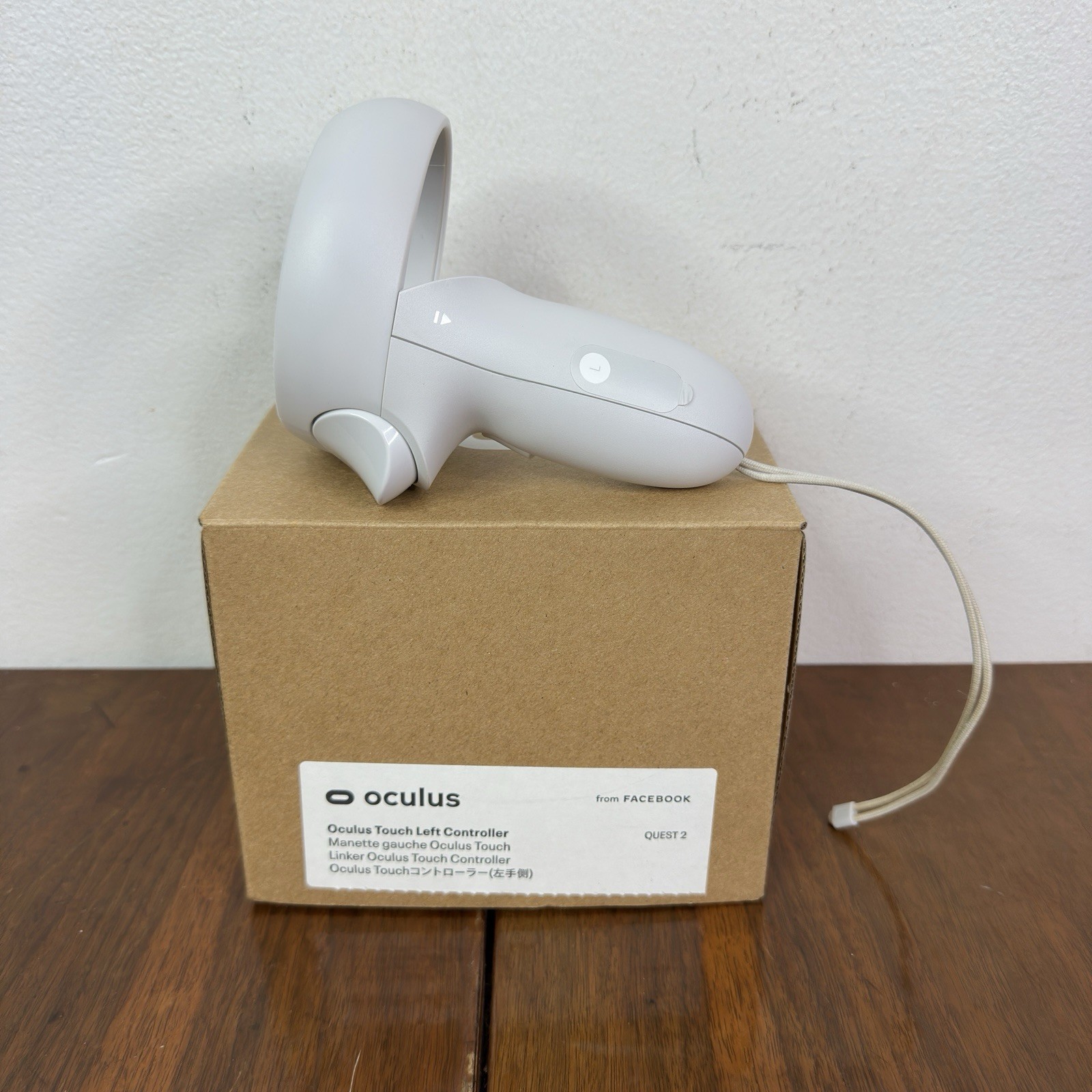 Oculus Touch Left Controller for Quest 2 System - White (LX39EM) with Box