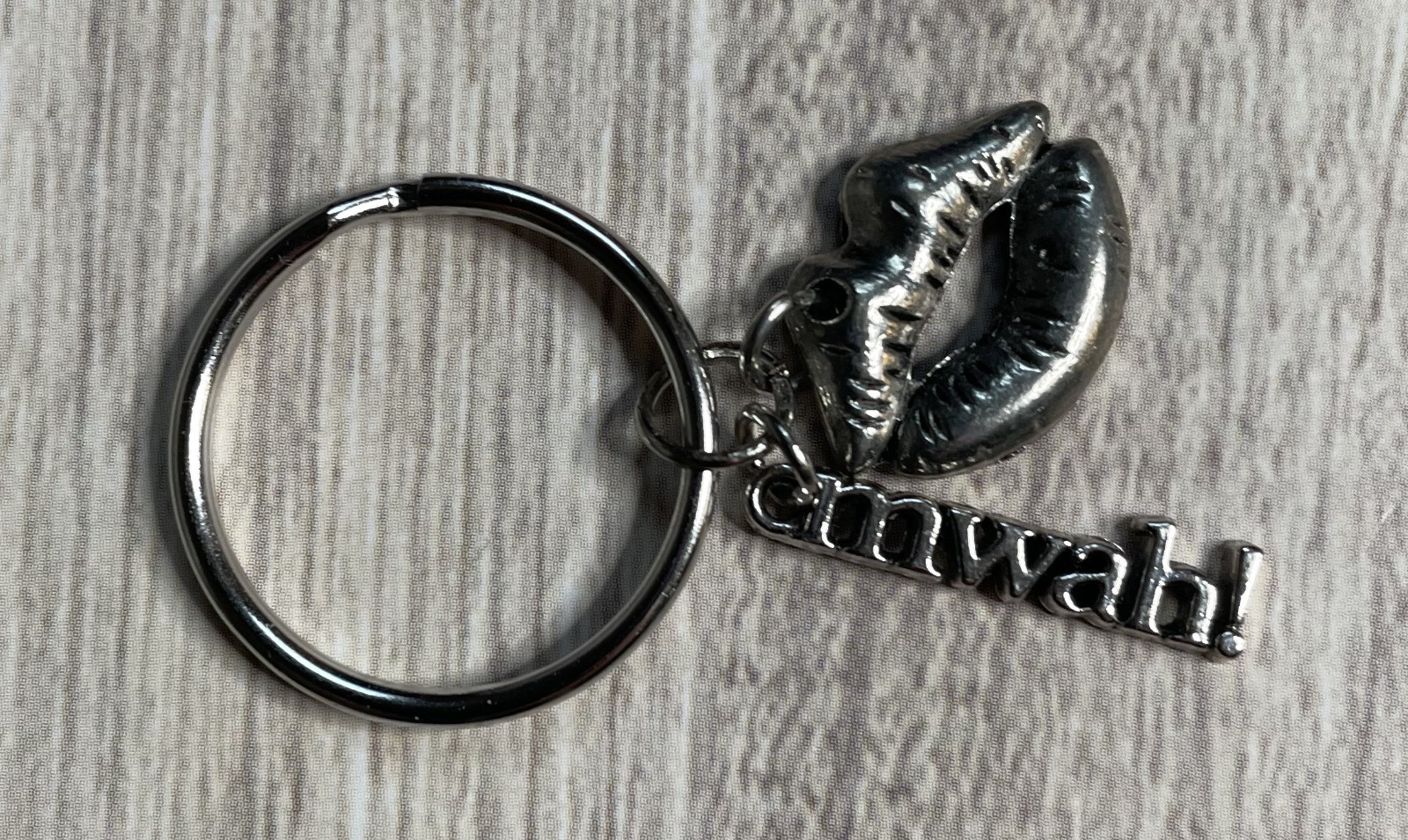 MWAH! Key Ring - "mwah!" & lip charms on 1" diameter split key ring