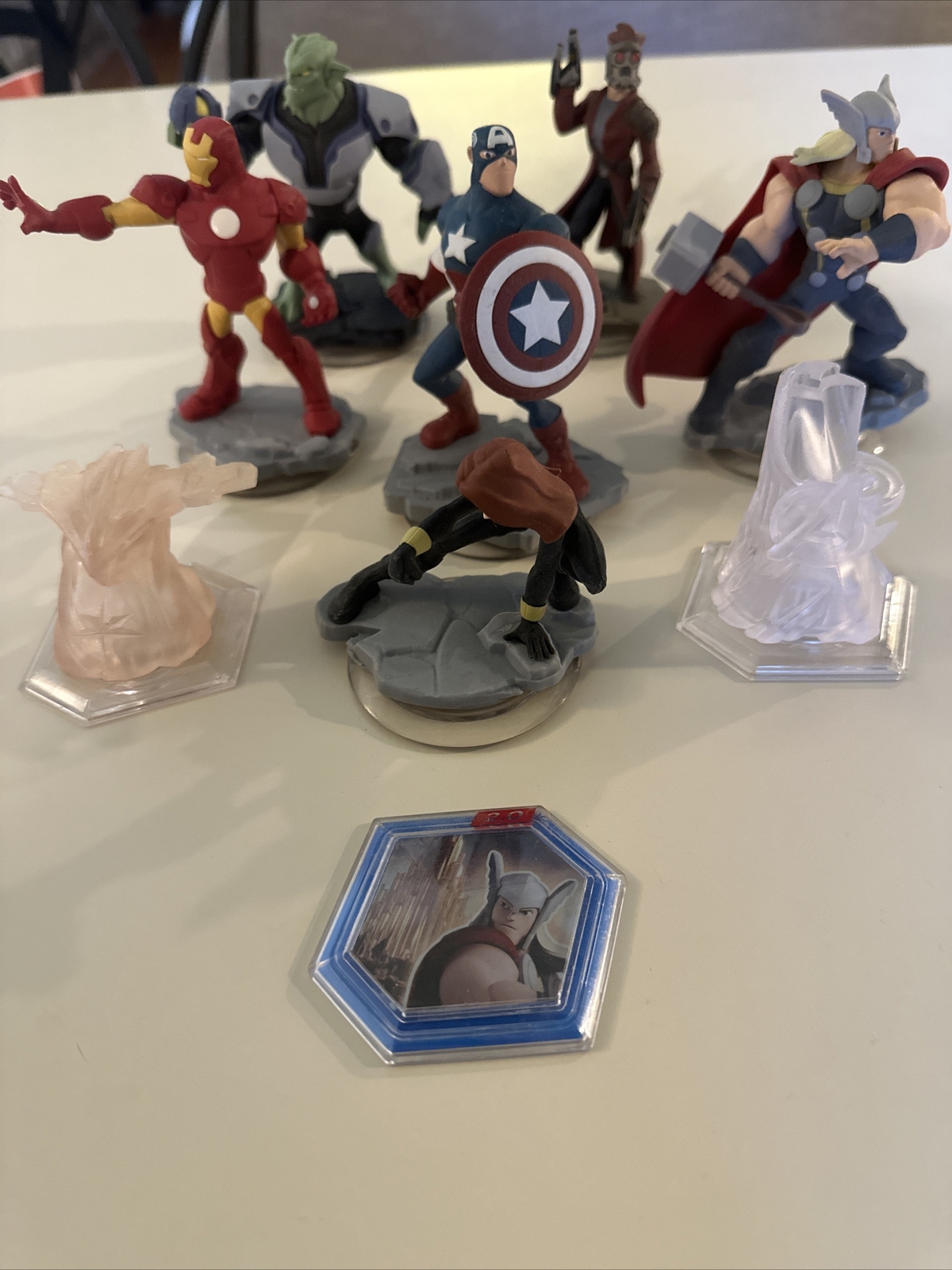 Lot Disney Infinity Set Features Marvel The Avengers & 2 Crystals In The Set