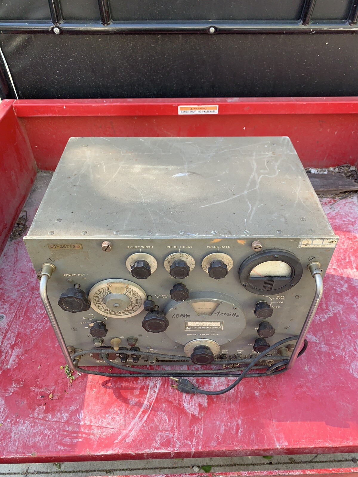 Hewlett Packard UHF Signal Generator 616A old test equipment central illinois