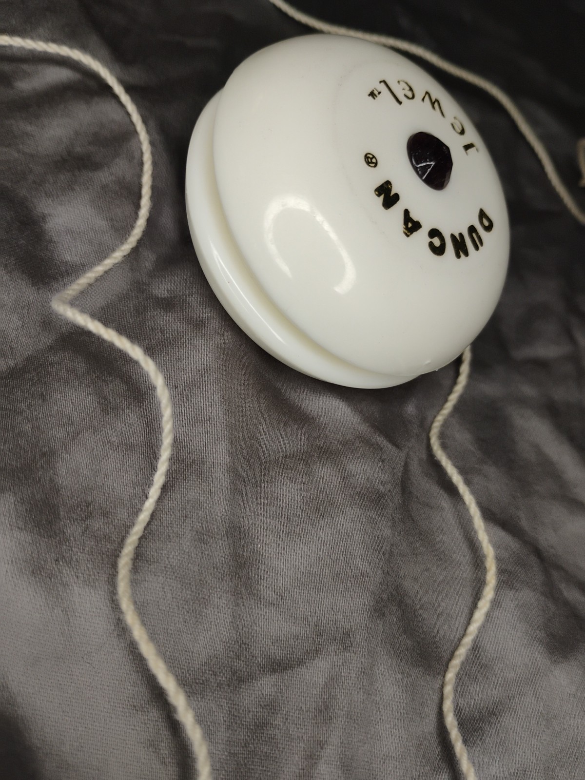 Vintage Duncan Jewel Yo-Yo. White With Blue And Pink Jewels