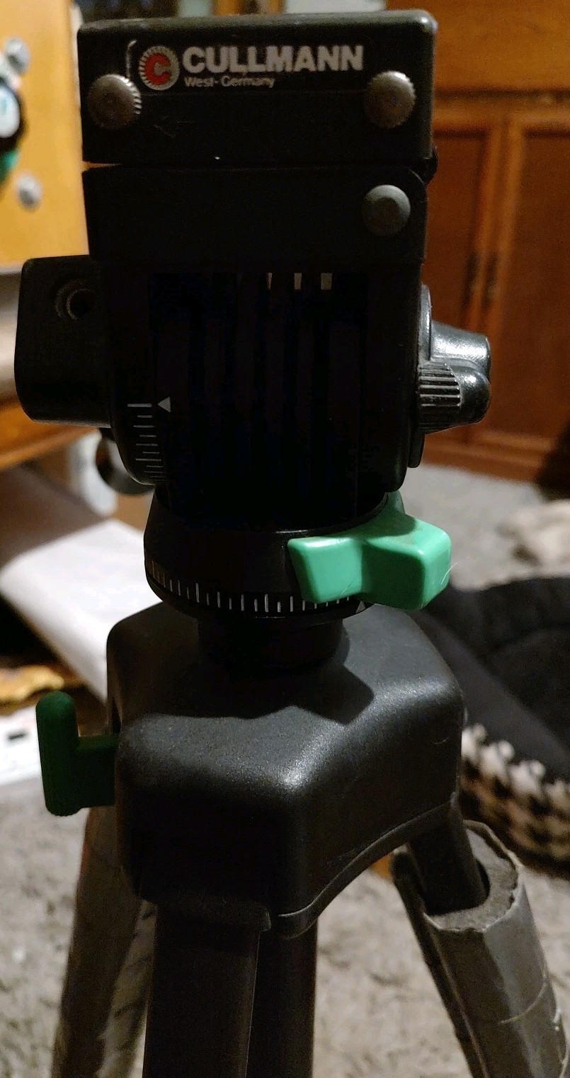 Cullmann #2503 Adjustable Tilt Head Camera Tripod