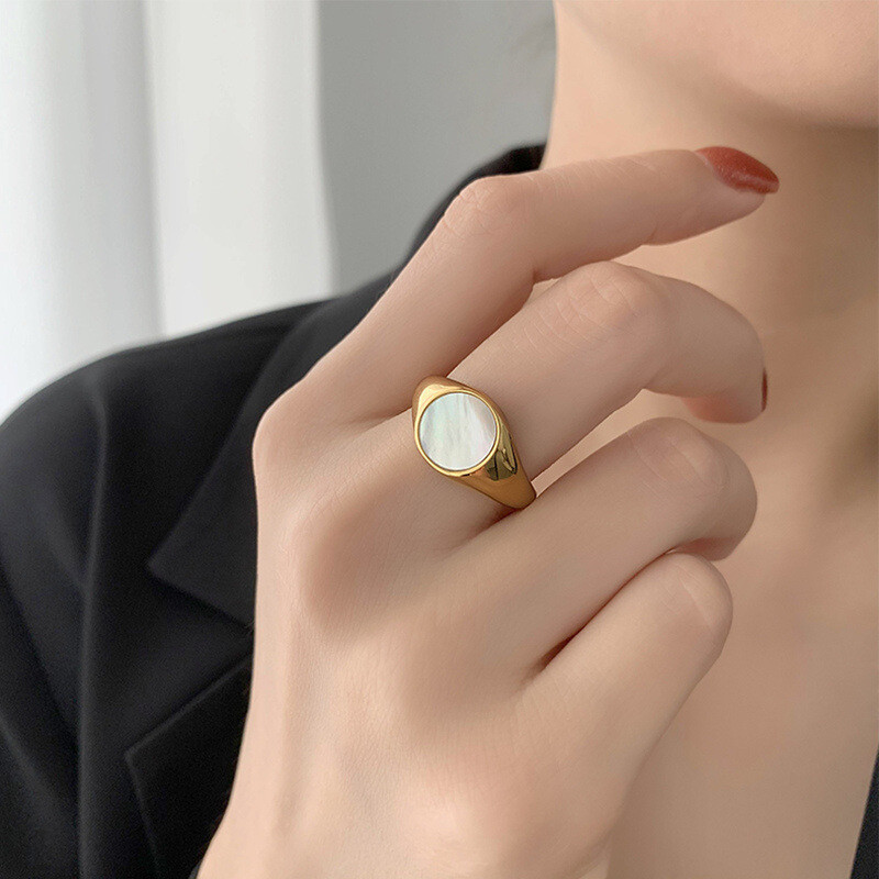 Woman 18k Gold Plated Stainless Steel Mother of Pearl Round Band Ring Size 6-10