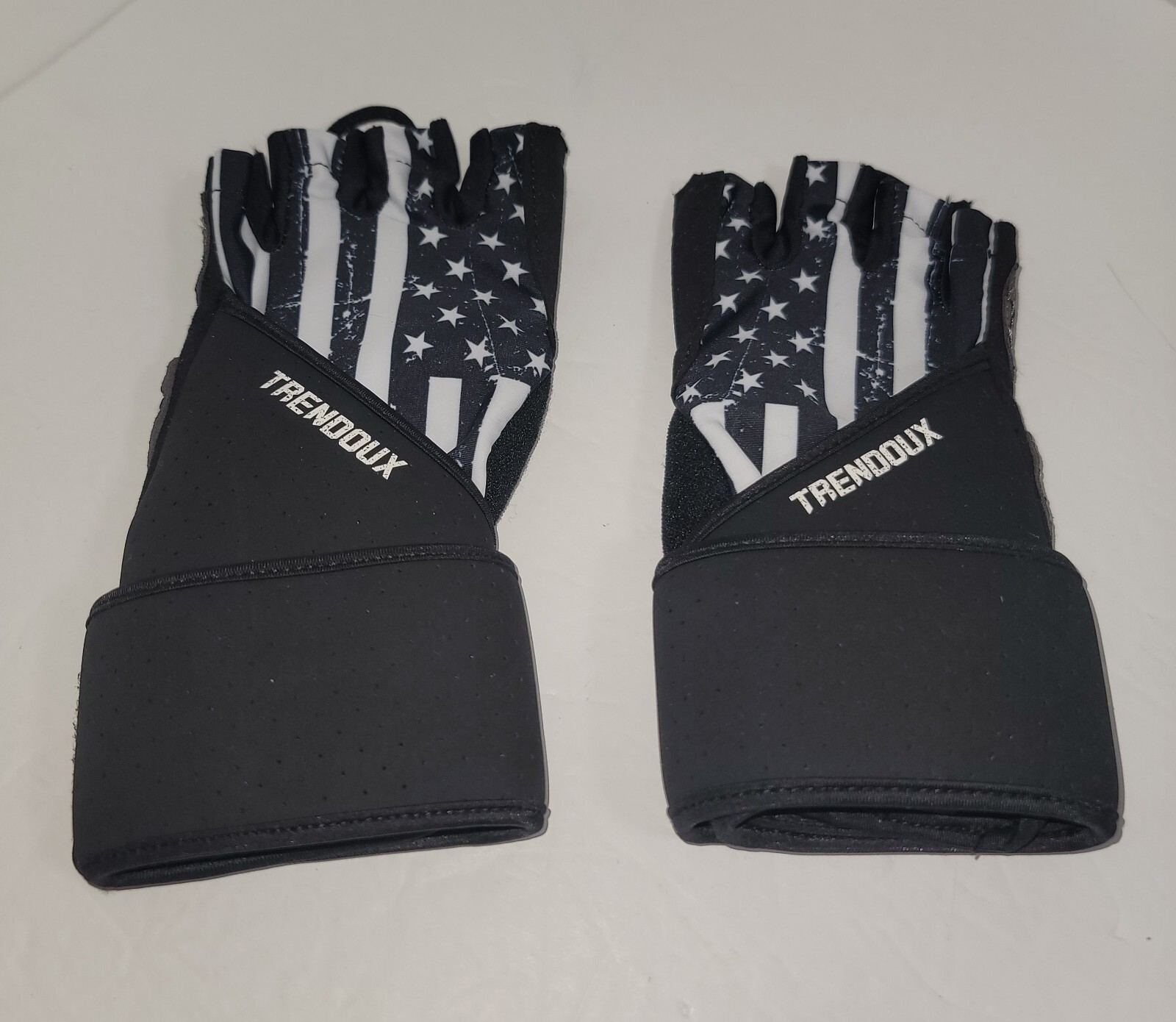 Trendoux Gym Weightlifting Gloves Black/White Flag Mens & Womens Size Med. ~ New