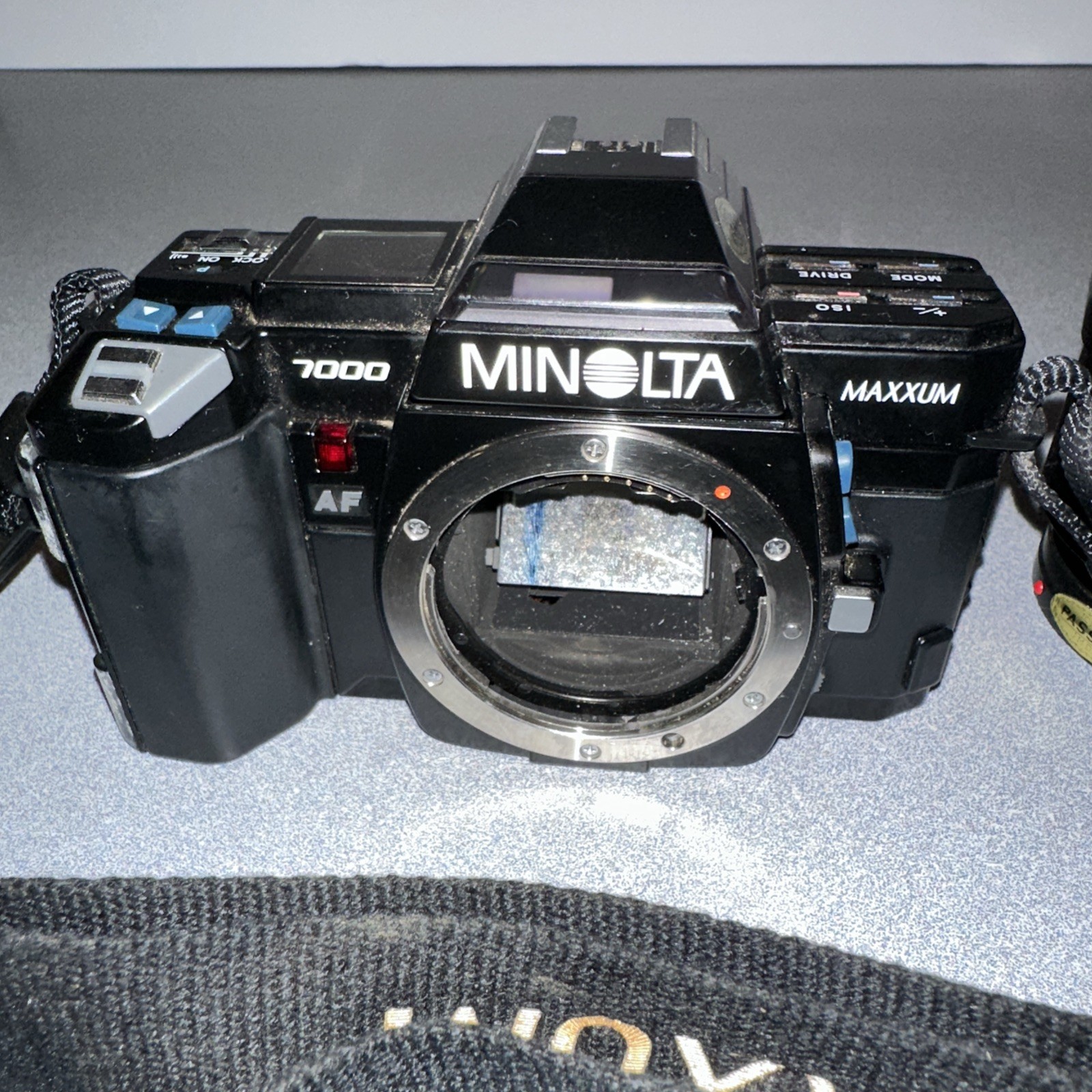 MINOLTA 7000 MAXXUM CAMERA W/ SIGMA 75-200MM LENS UNTESTED AS-IS
