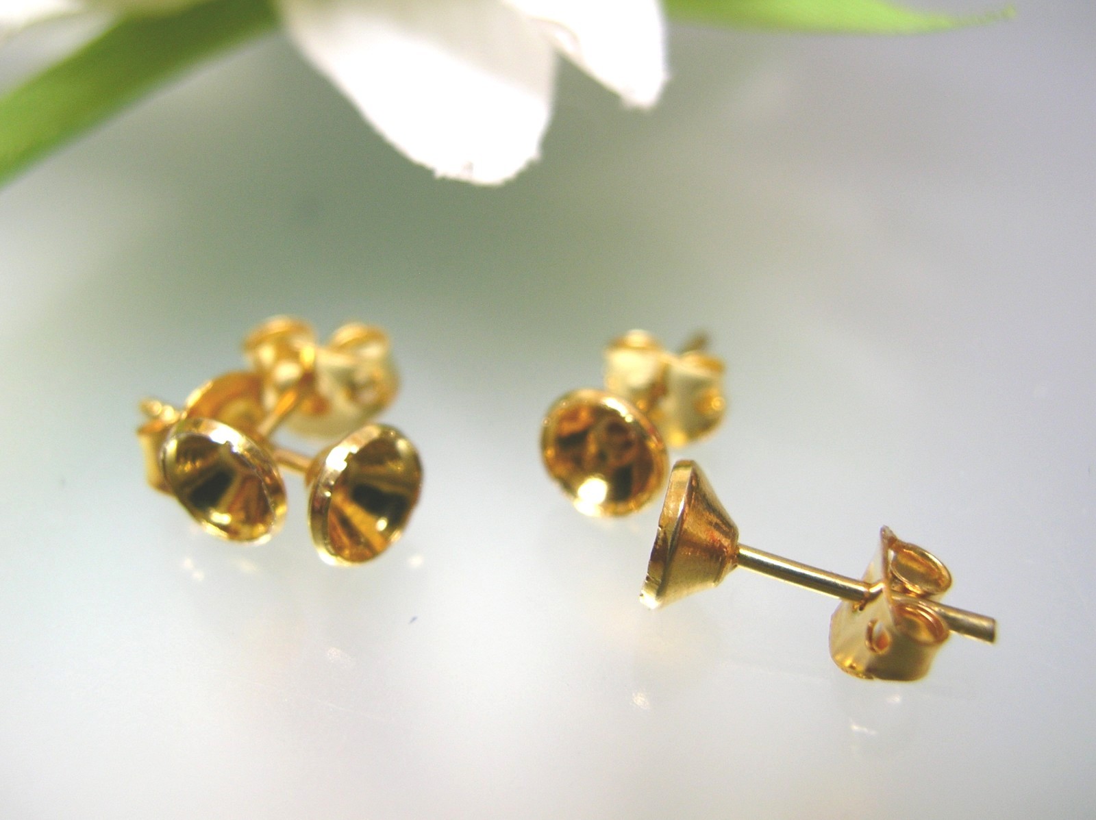 Vintage top quality Gold plated Earring Stud non-drilled pearl cup 5 mm USA made