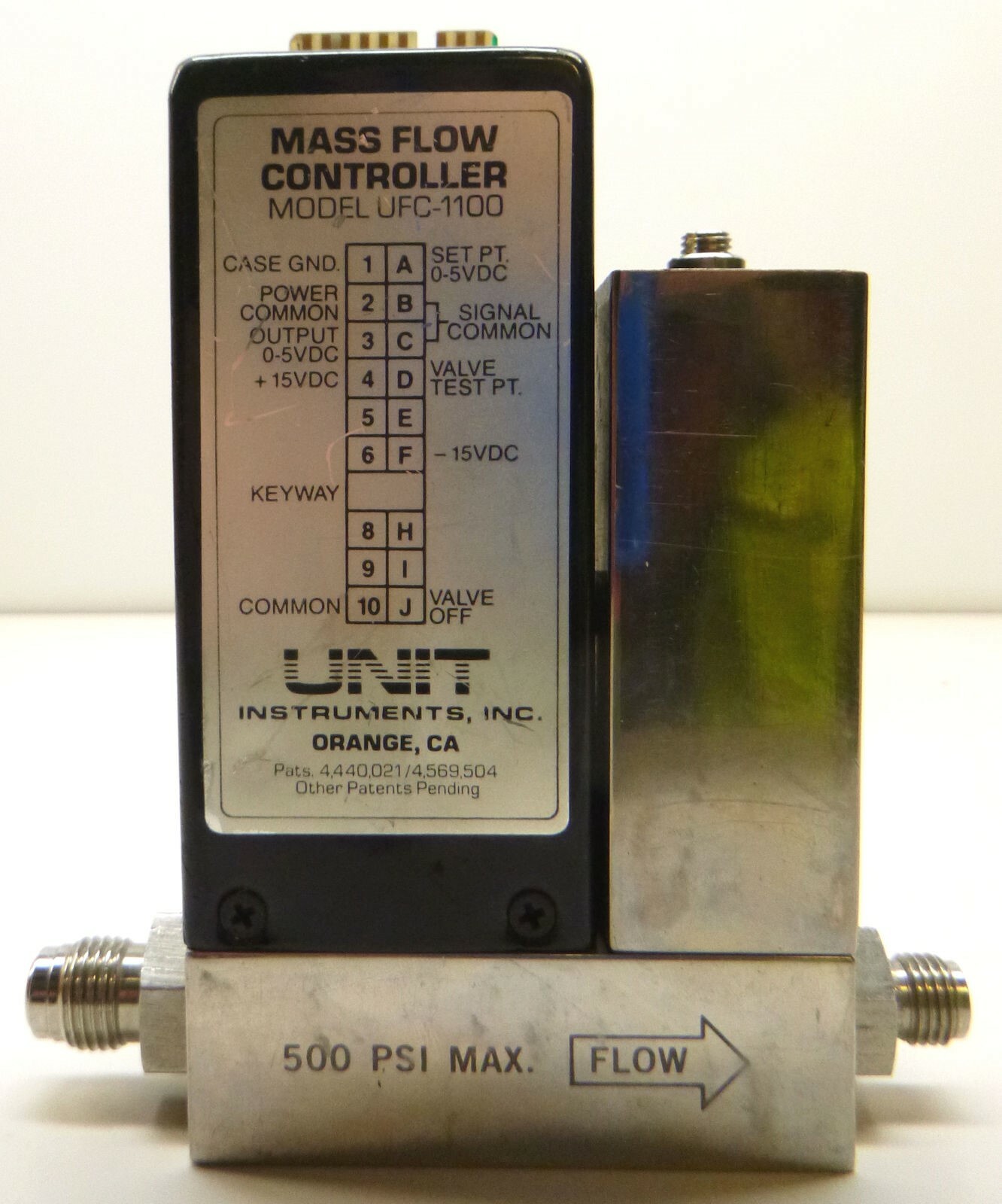 Unit Instruments UFC-1100A Mass Flow Controller, Gas: N2, Range: 5 SLPM