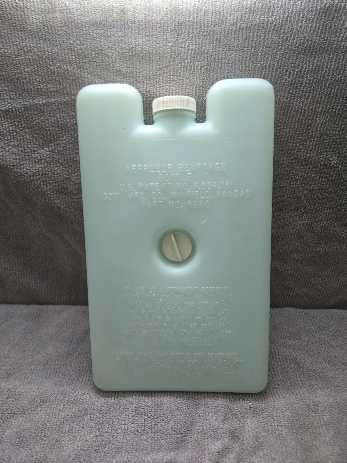 Vintage GOTT Refreeze Beverage Bottle Ice Chest Cooler Insert 8280