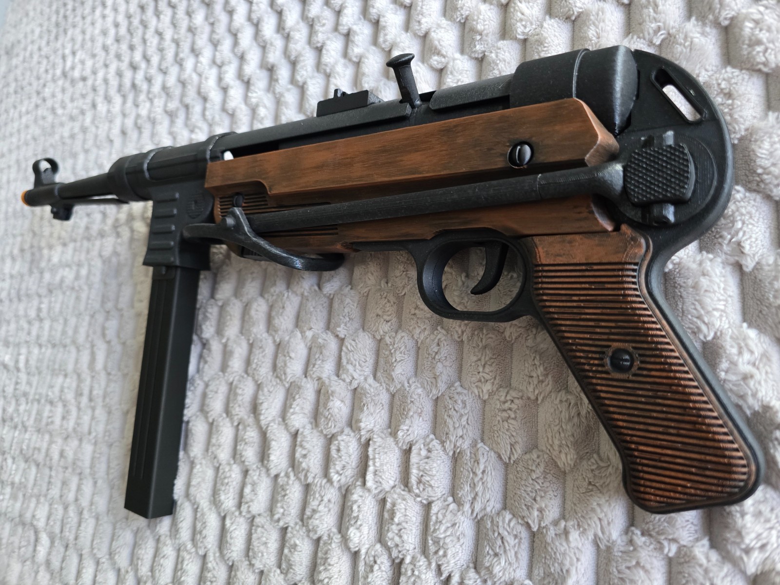 3D Printed MP40 Replica WWII – Handcrafted – Moving Parts – Non-functional