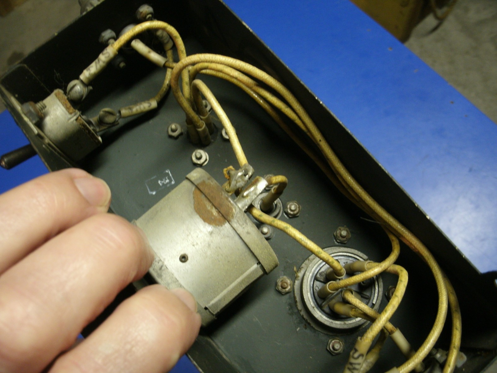 US AIRCRAFT GUN SIGHT - GUN CAMERA SWITCH W.W.II
