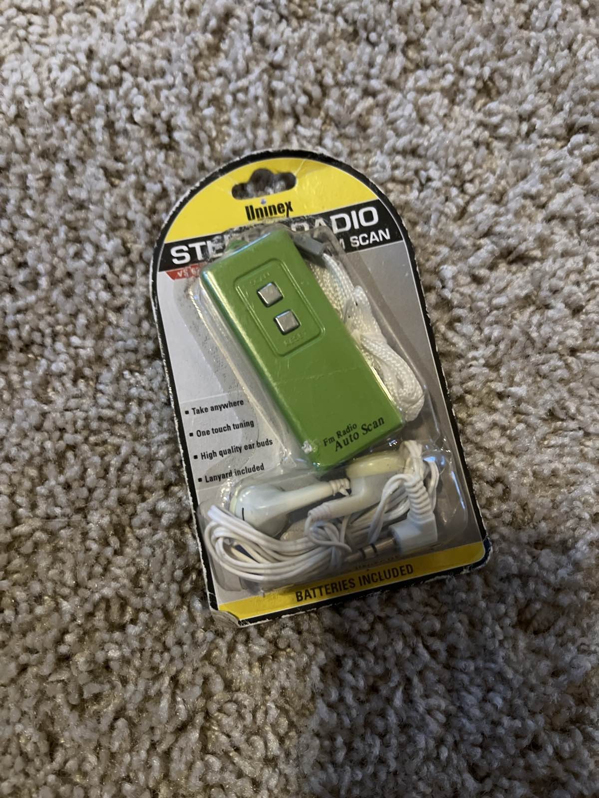 2G Uninex VS-62 Portable FM Stereo Scan Radio Green w/ Earbuds & Lanyard