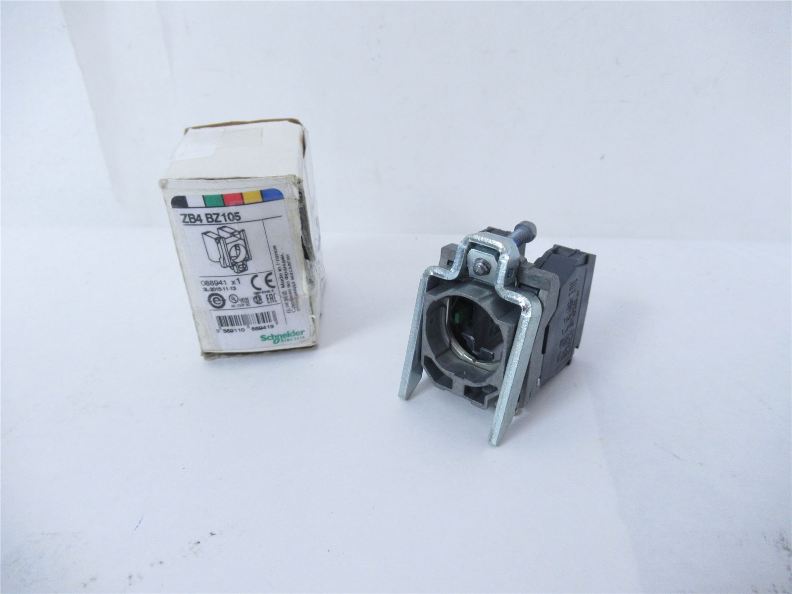 243848 New In Box; Schneider ZB4 BZ105 Switch 22mm Mounting Base W/1NO AND 1NC