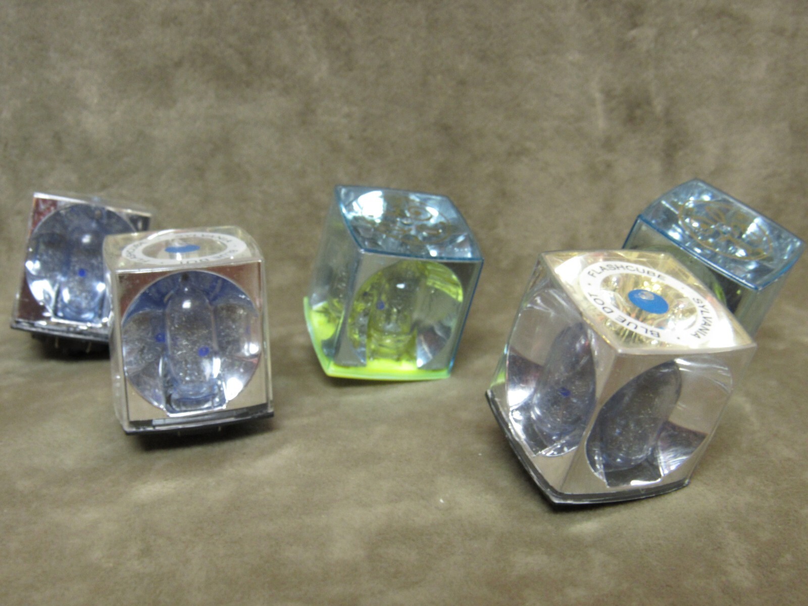 5 Vintage Plastic/Glass Fashcubes Circa 1970's Sylvania Blue Dot and GE Brands
