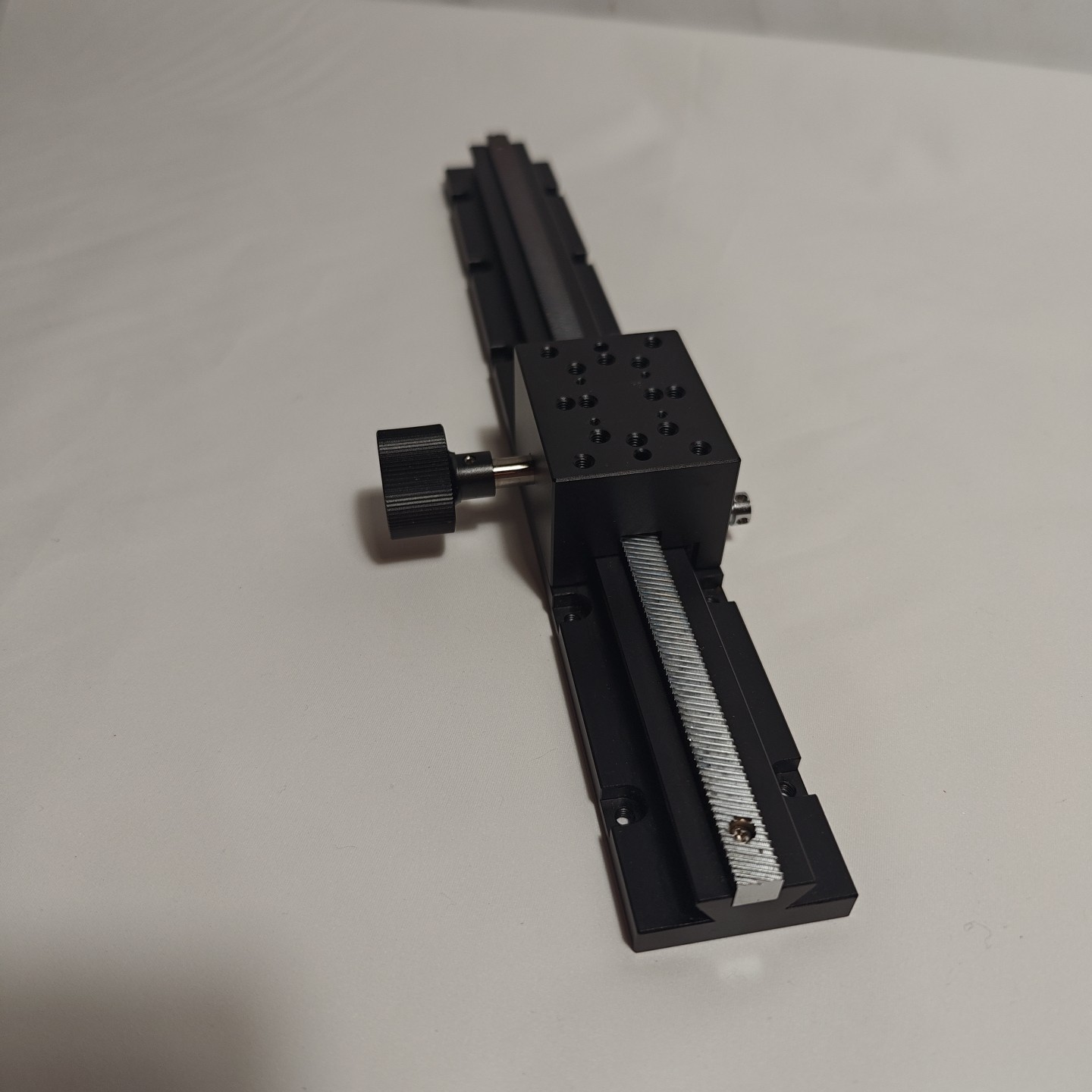Misumi XLONG300 Manual X-Axis Stages Dovetail Rack & Pinion Long Stroke