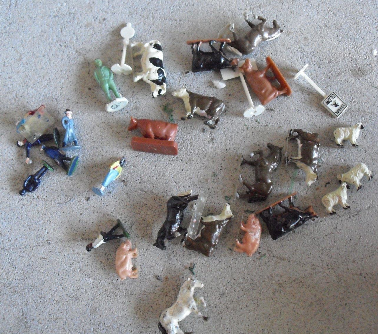Lot of HO and Some O Animals Few Signs and a Person
