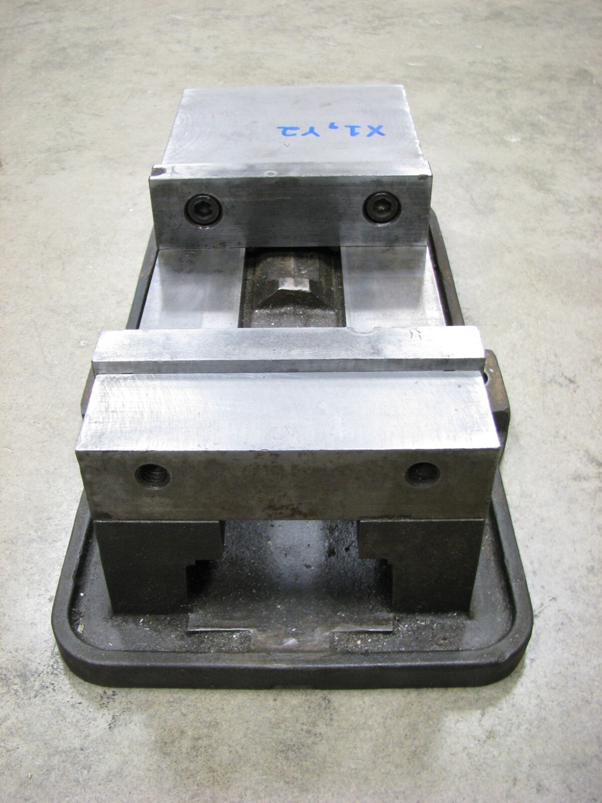 Kurt Type Angle Lock Mill Vise 6" Jaw Width