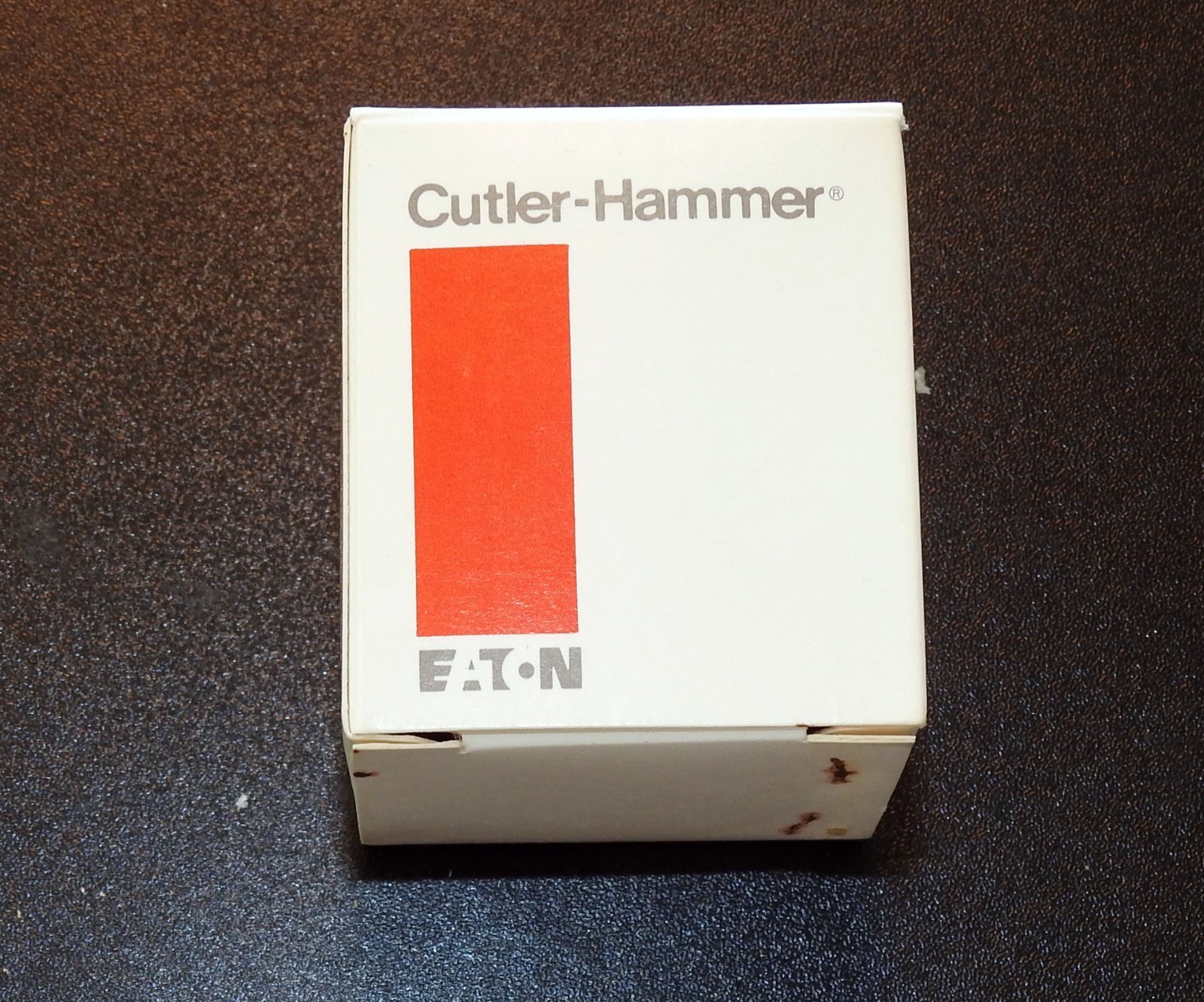 E22VL1 Cutler Hammer 3 pos. Selector Switch Operator, Spring Return to Center