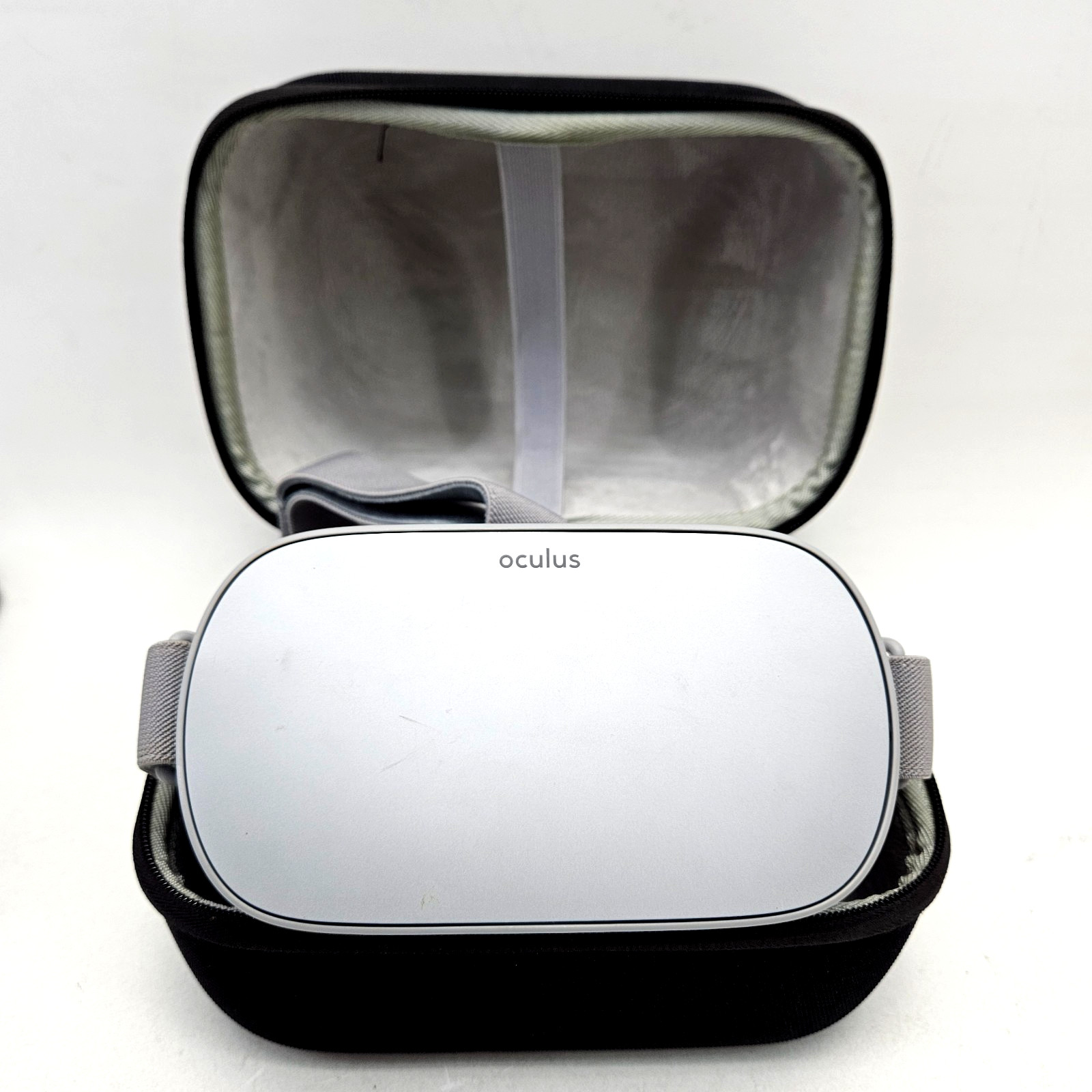 Oculus Go 64GB All-in-One VR Headset MH-A64 With Hard Case (Headset & Case Only)