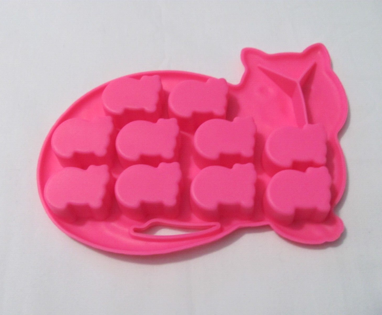 NWOT ICE CUBE TRAY - PINK CAT SHAPED ICE CUBE TRAY