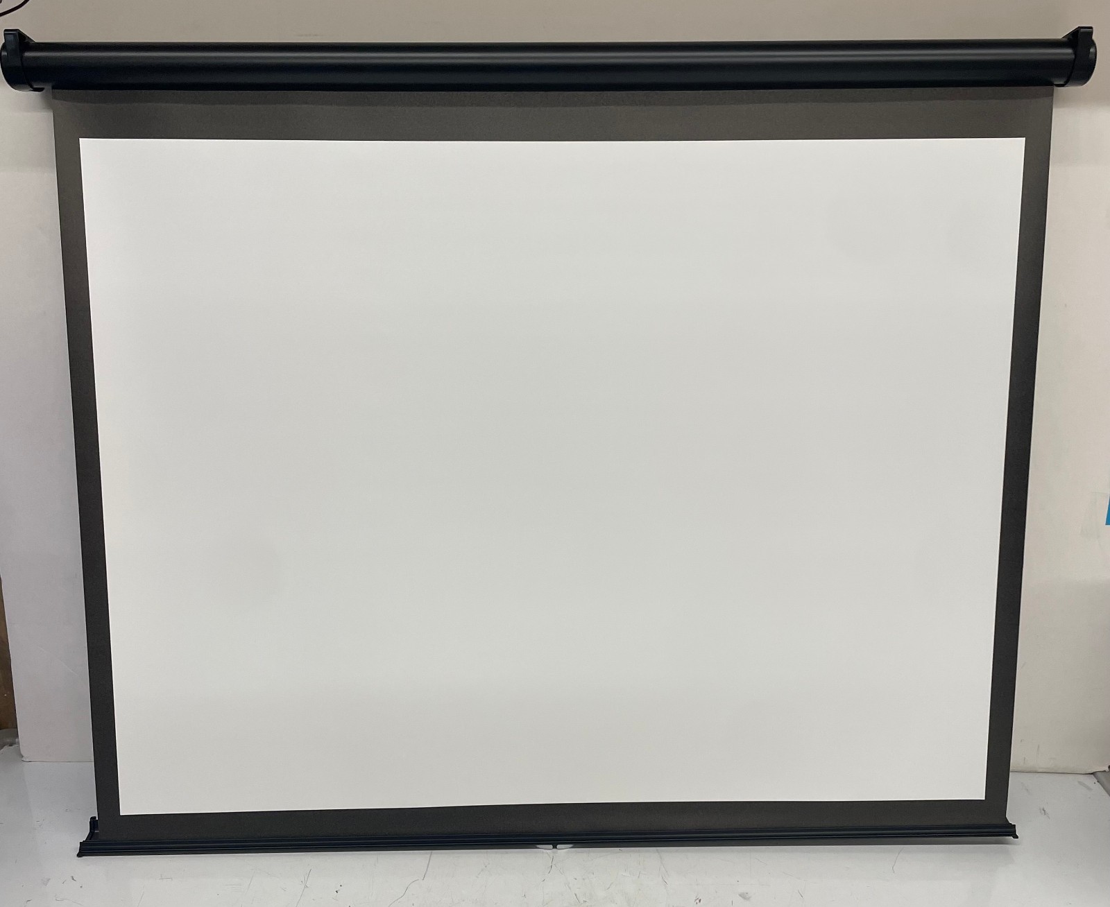 Pyle Portable Projector Viewing Display Screen, 40", White/Black, PRJP46