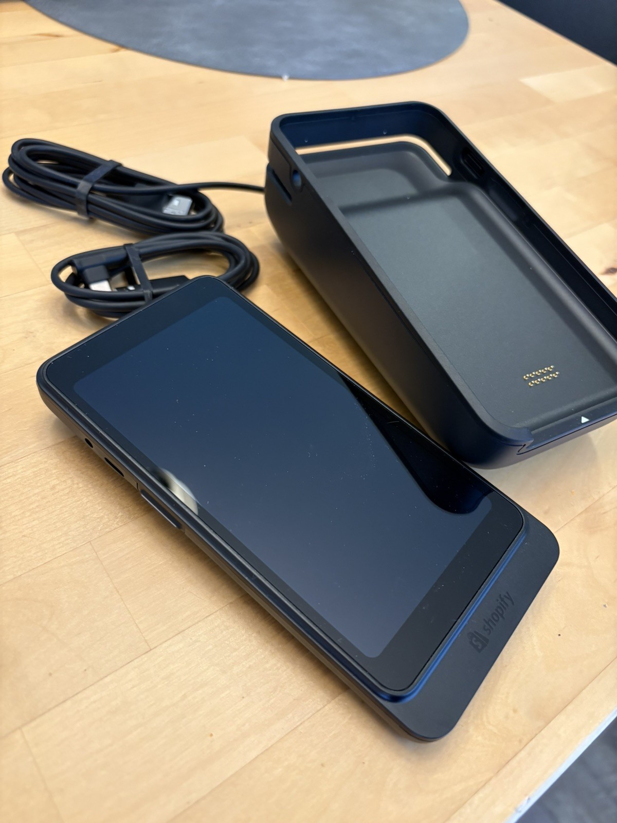 Shopify POS Go Handheld Card Reader Terminal (card reader + terminal dock)