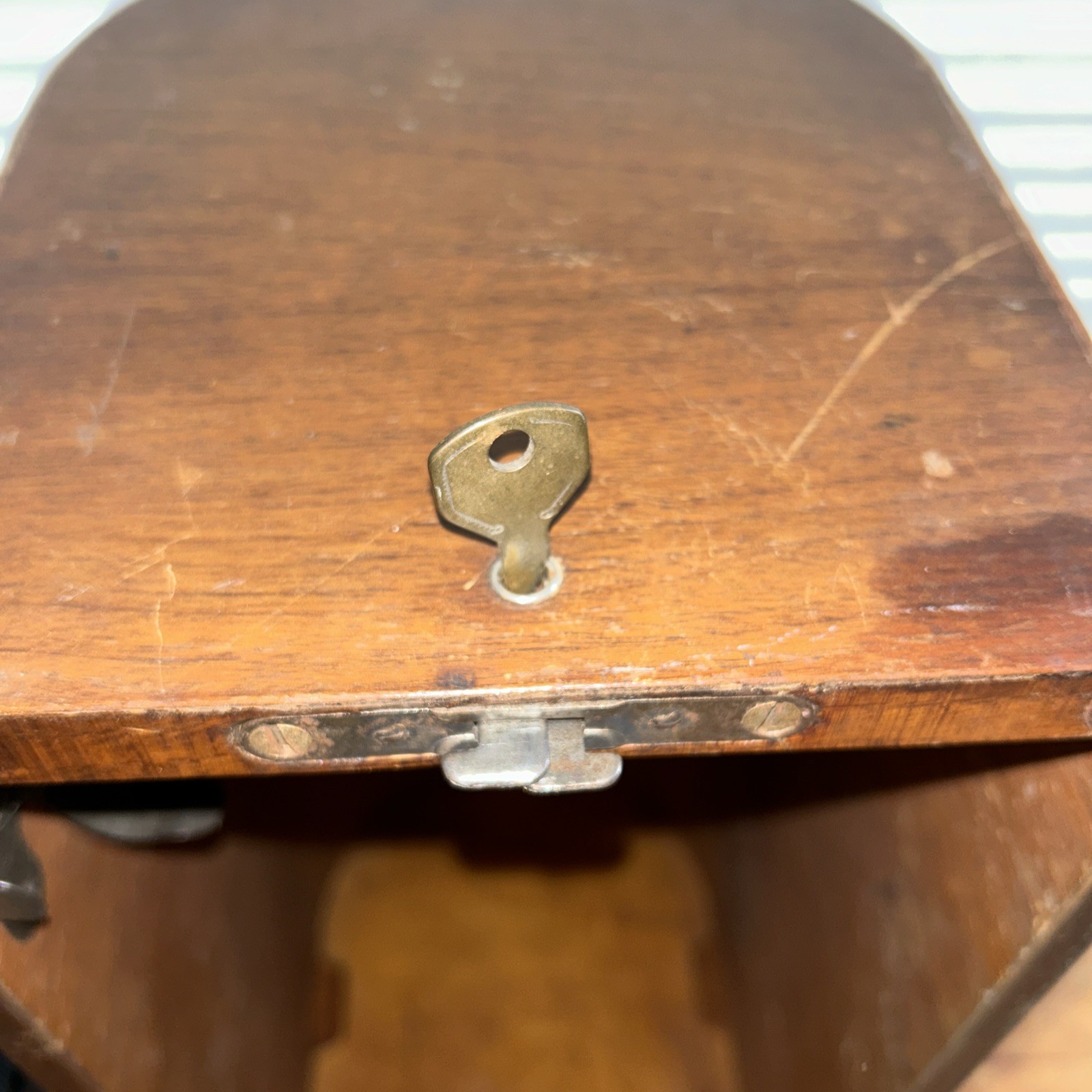 Vintage Singer Sewing Machine in Original Wood Case 🧵✂️