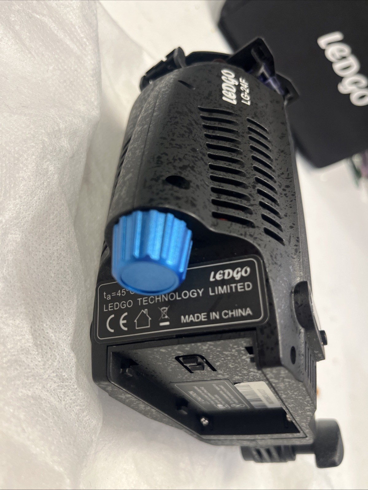 Ledgo LED Fresnel Light on Camera LG-24F Light