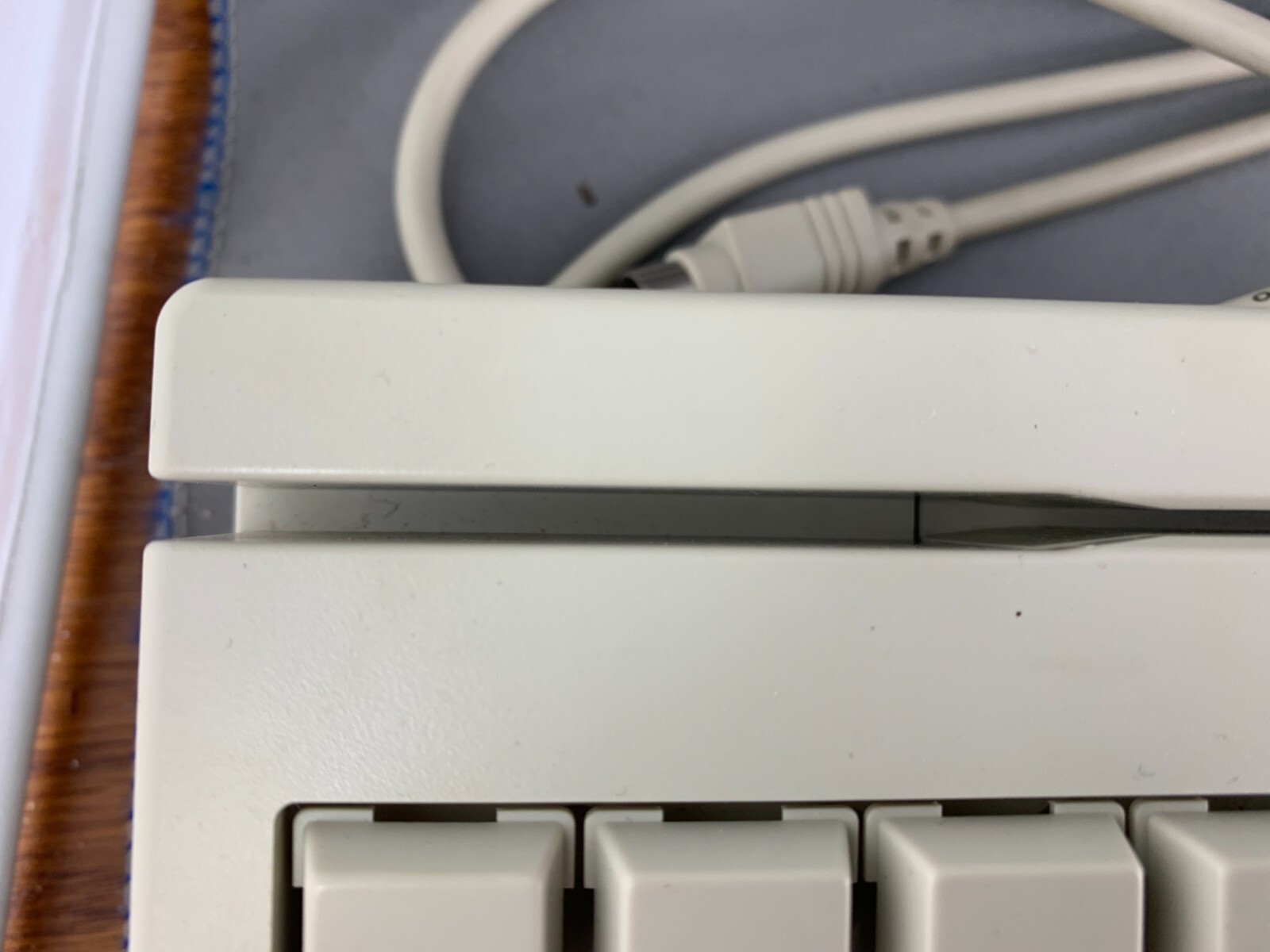 POSIFLEX KB3200 AT INTERFACE PROGRAMMABLE KEYBOARD WITH MAGNETIC STRIPE READER