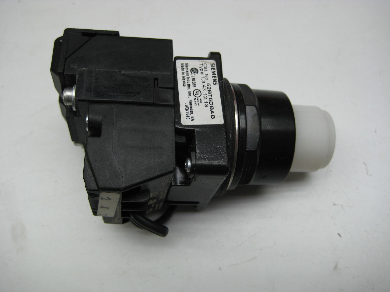 SIEMENS 52AAFDBB WHITE PUSHBUTTON NSNP