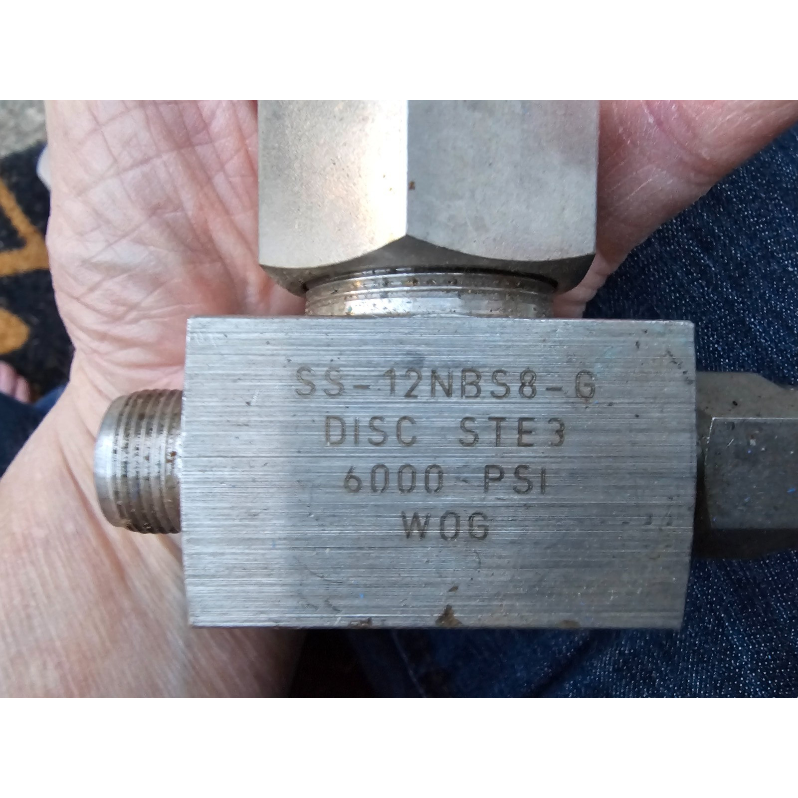 Whitey SS-12NBS8-G Manual Stainless Needle Valve 6000psi Disc STE3