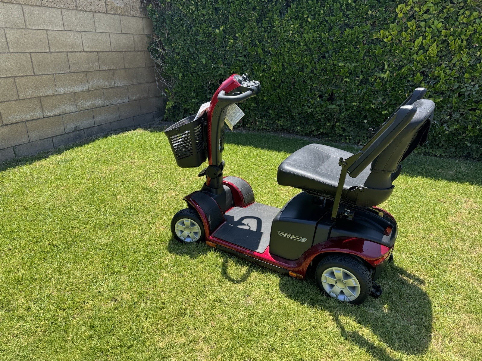 Pride Mobility Victory 9 4-Wheel Scooter, Candy Apple Red *BRAND NEW*