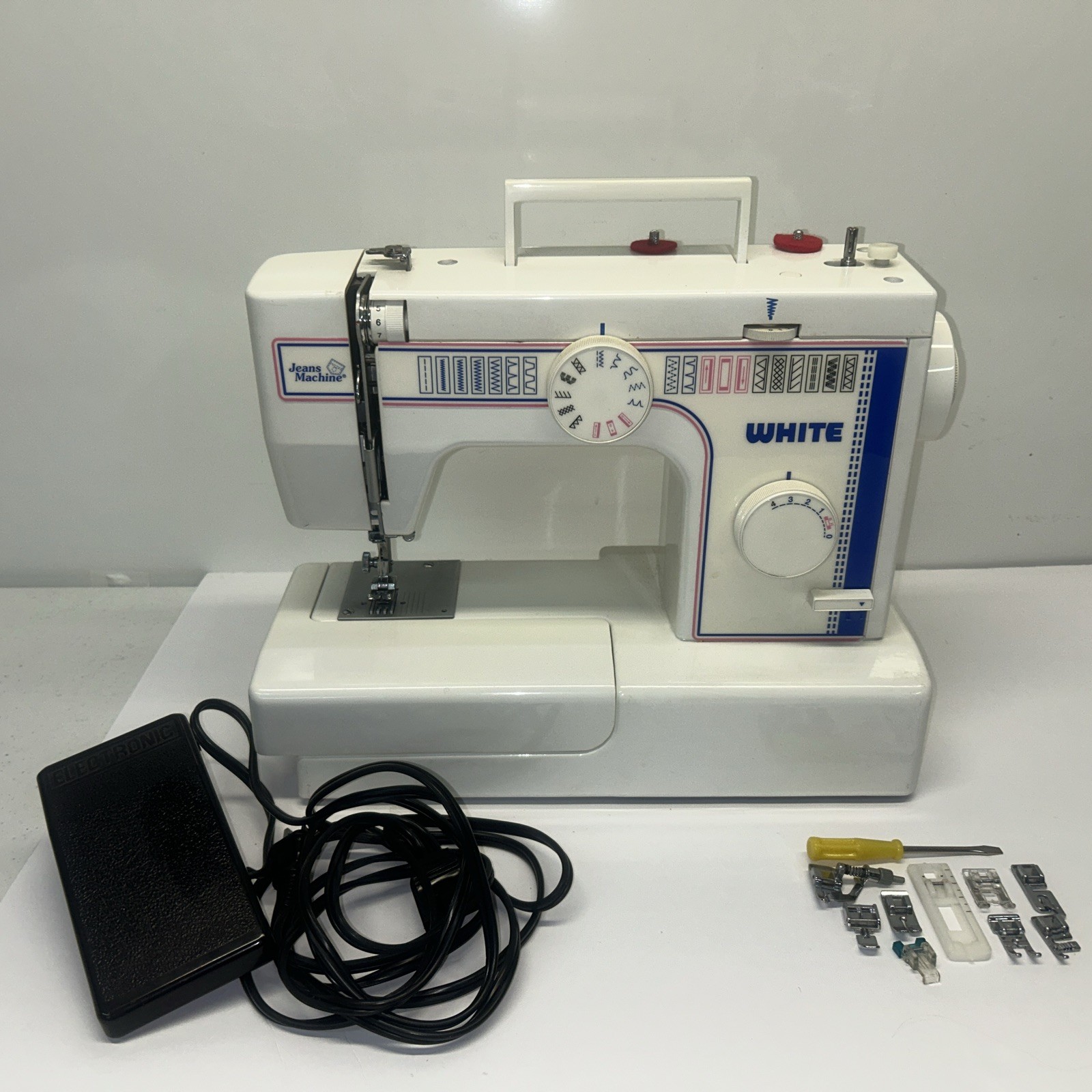 White Jeans Machine Sewing Machine w Foot Pedal #1888 Multi-Stitch Works Well