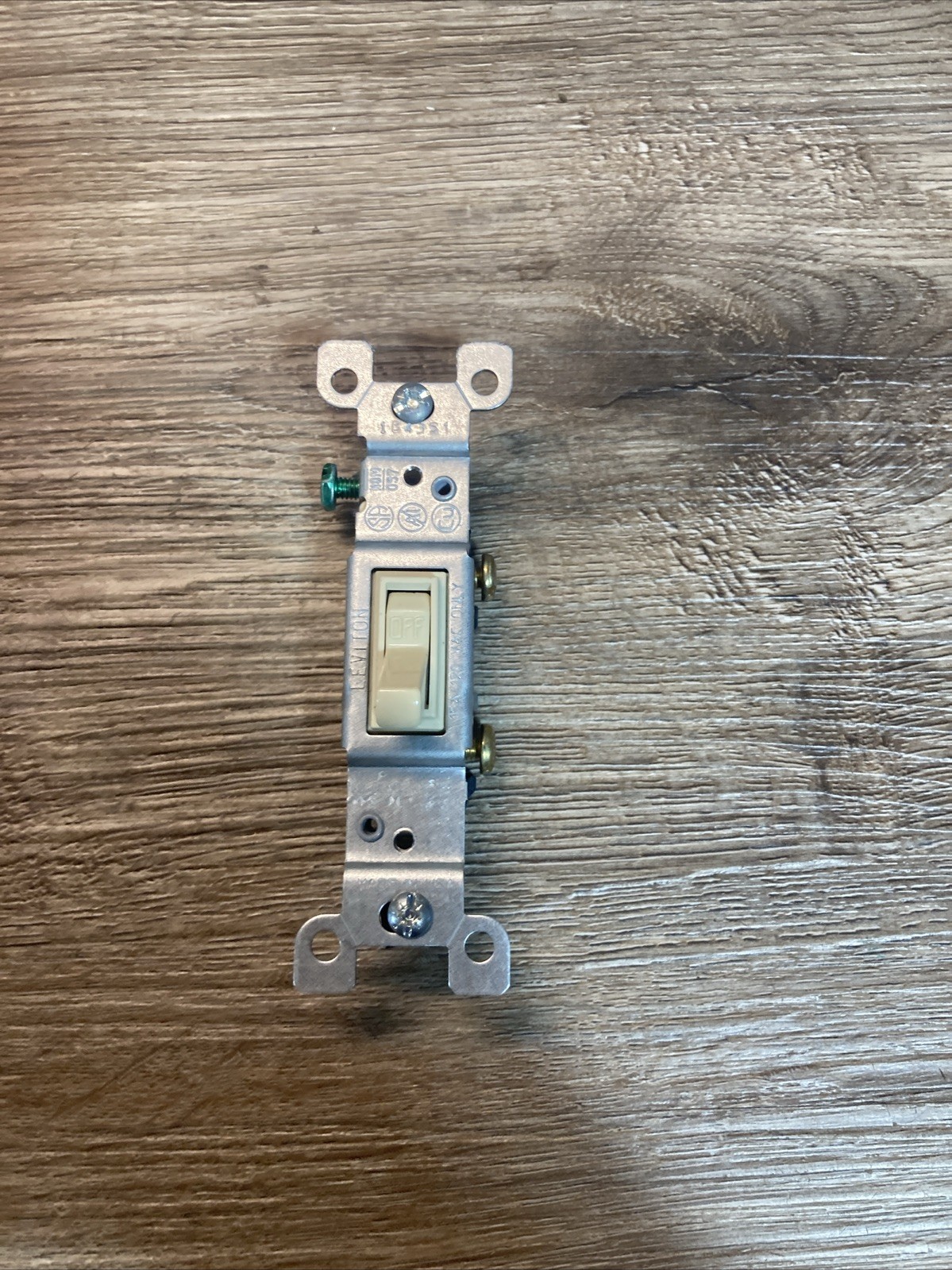 Leviton Ivory 1451-2I Light Toggle Switch